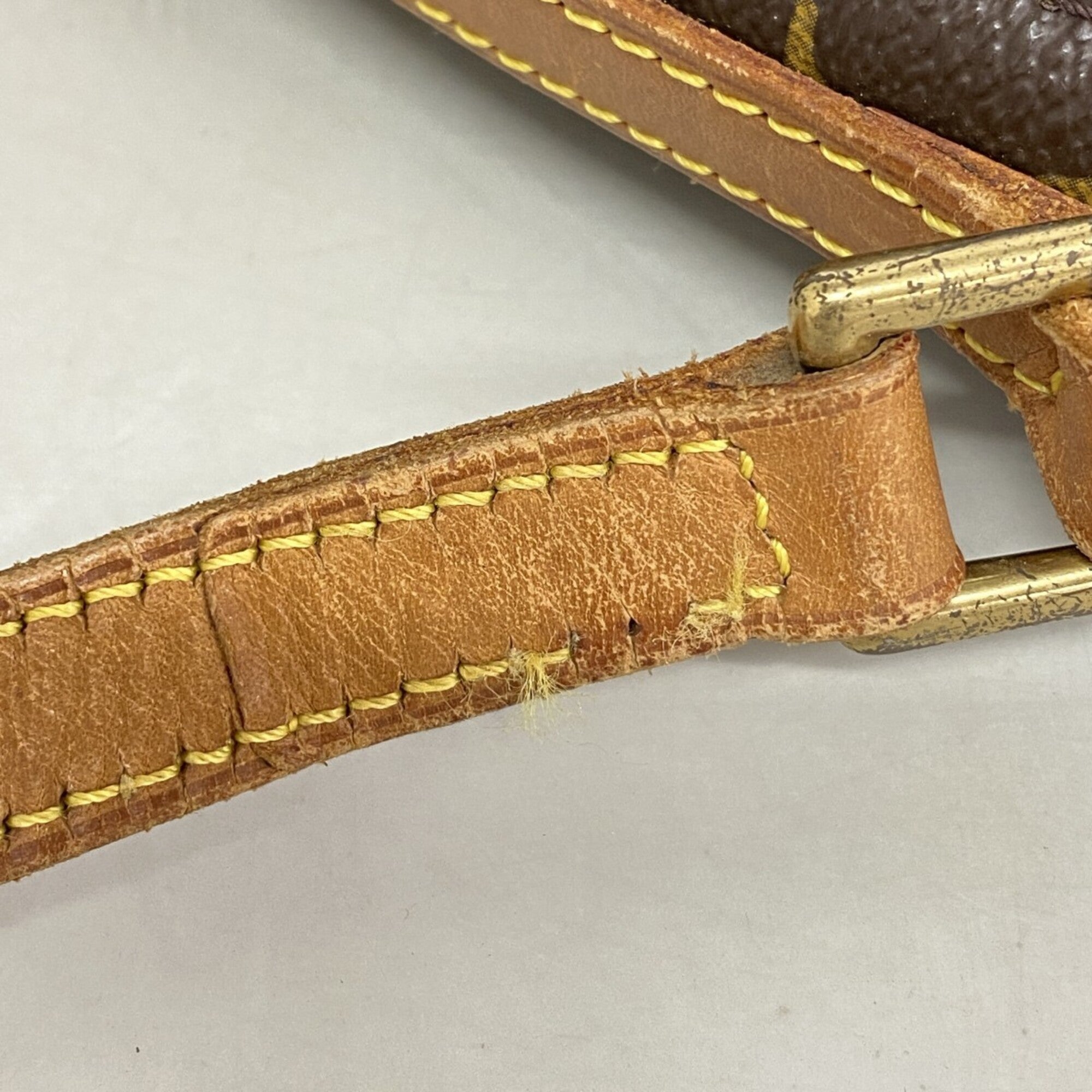 Louis Vuitton Brown Shoulder Bag (Pre-Owned)
