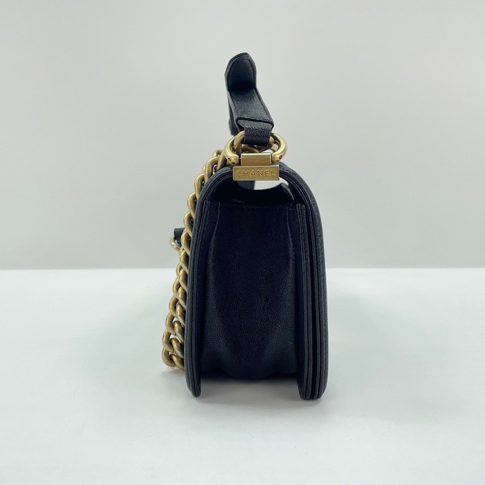 Chanel Black Shoulder Bag (Pre-Owned)