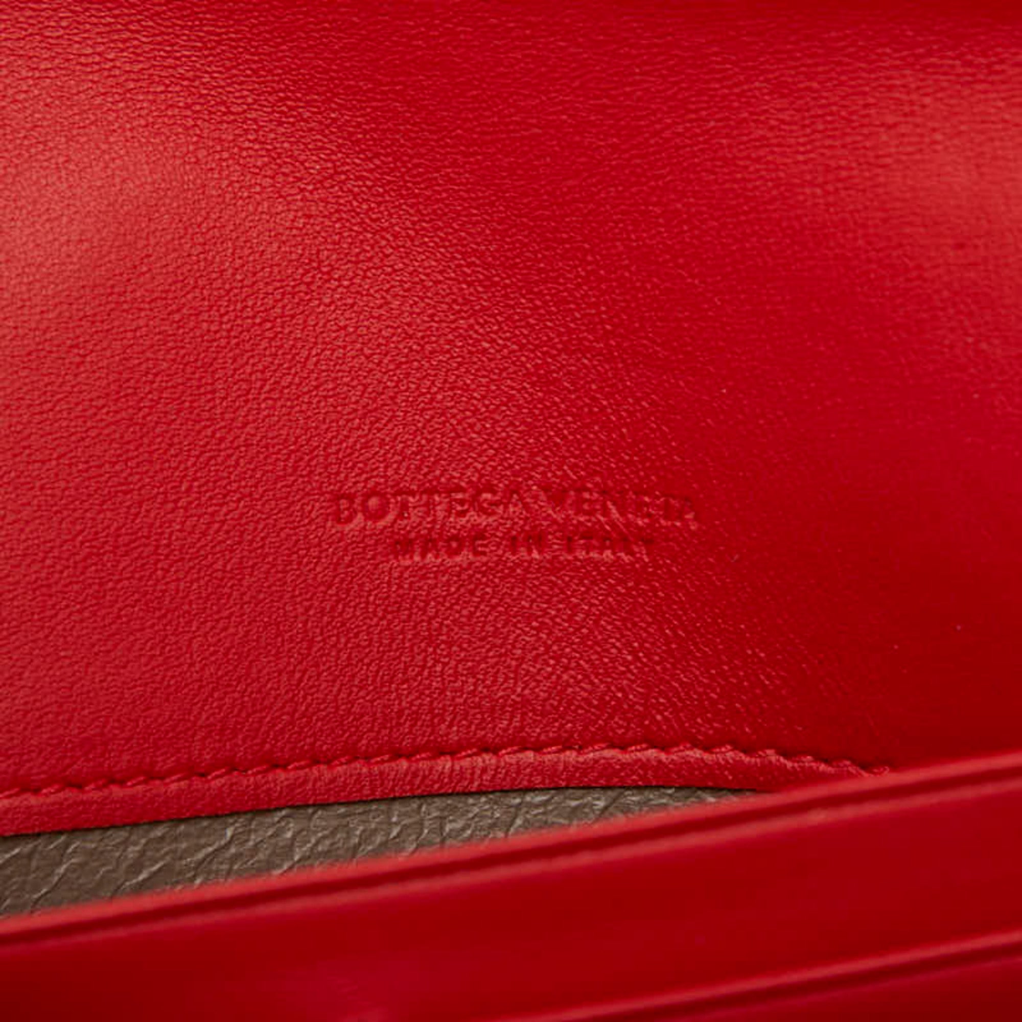 Bottega Veneta Red Color Leather Long Wallet (Bi-Fold) (Pre-Owned)