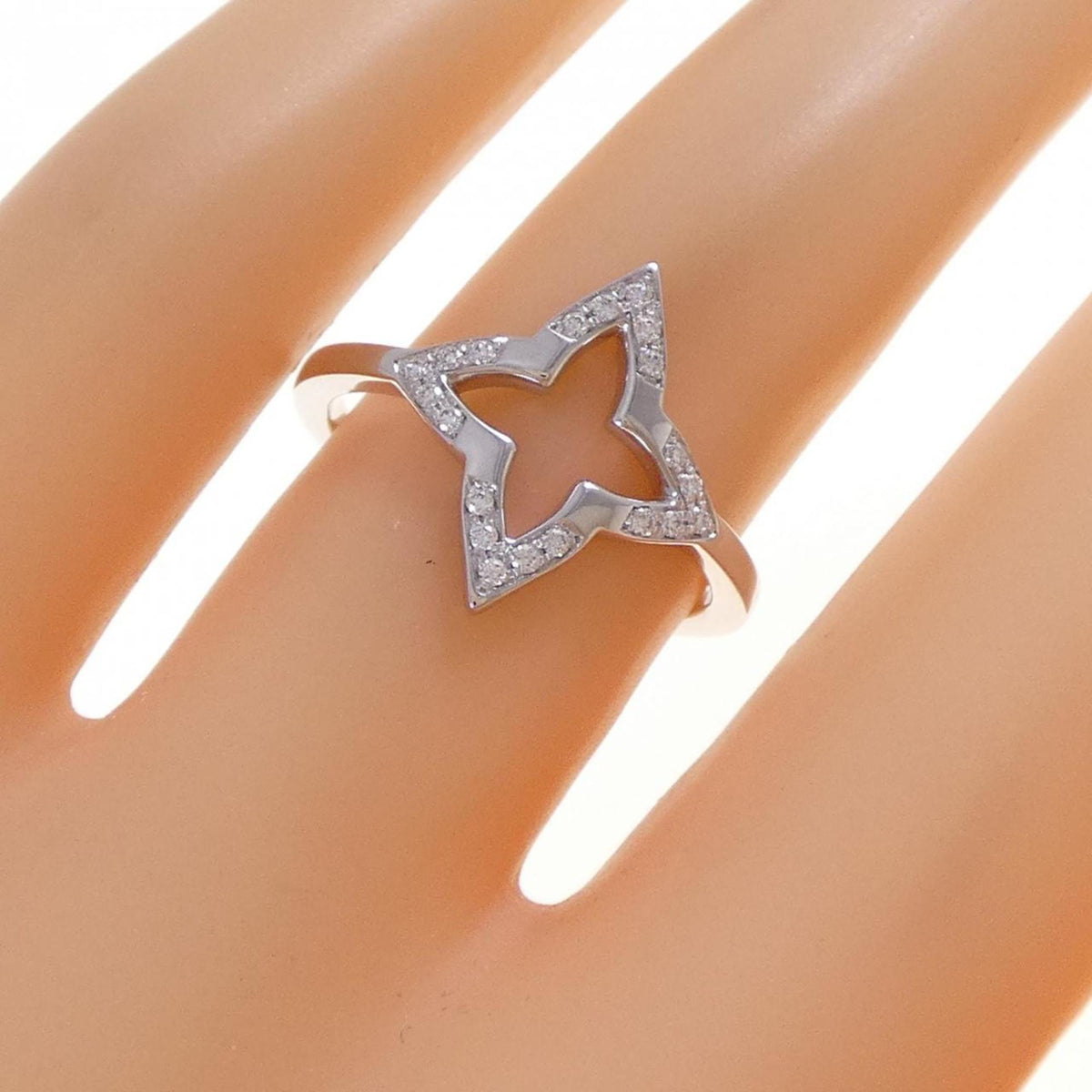 Louis Vuitton White Gold (18K) Band Ring (Pre-Owned)