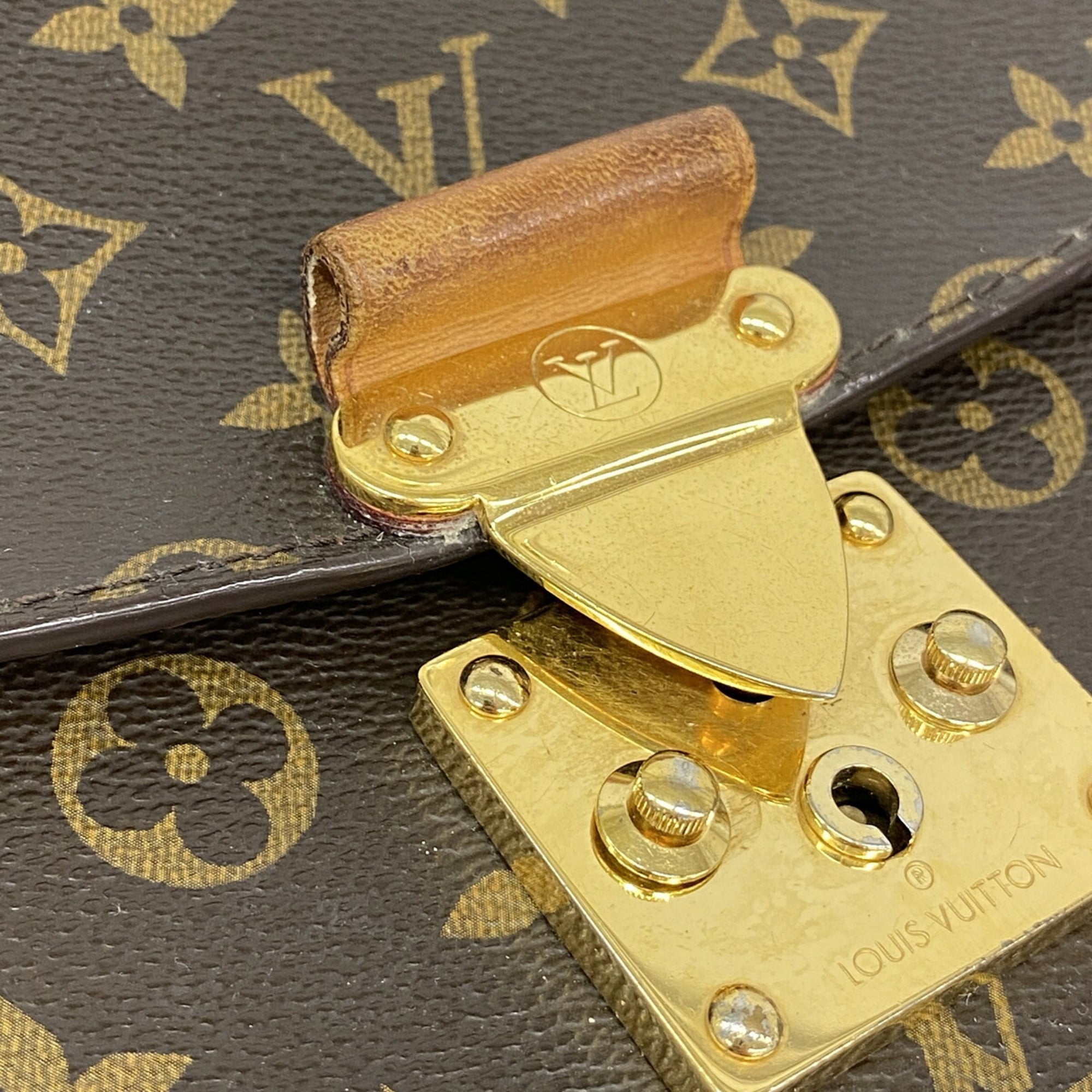 Louis Vuitton Rouge Handbag (Pre-Owned)