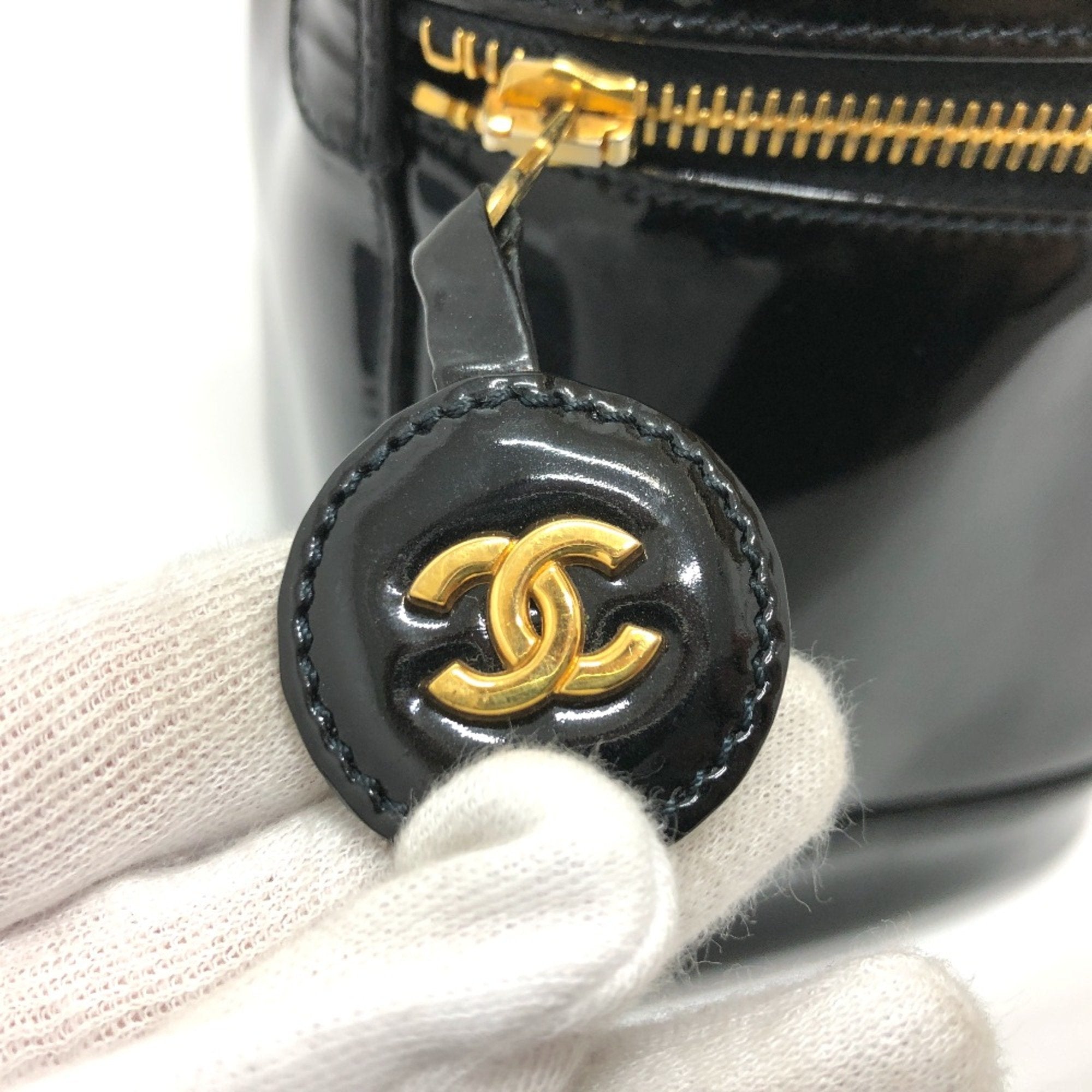 Chanel Black Patent Leather Handbag (Pre-Owned)