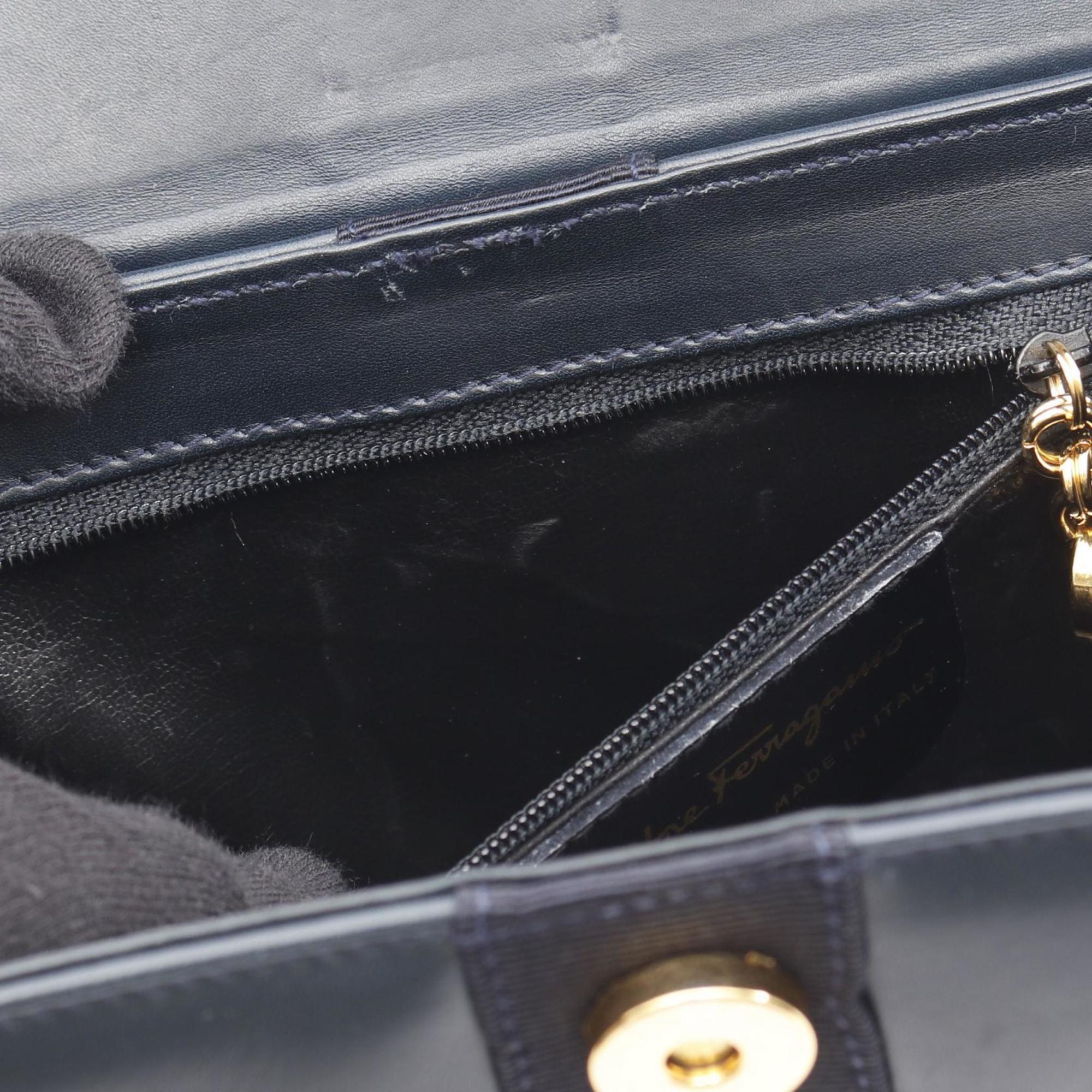 Salvatore Ferragamo Navy Leather Shoulder Bag (Pre-Owned)