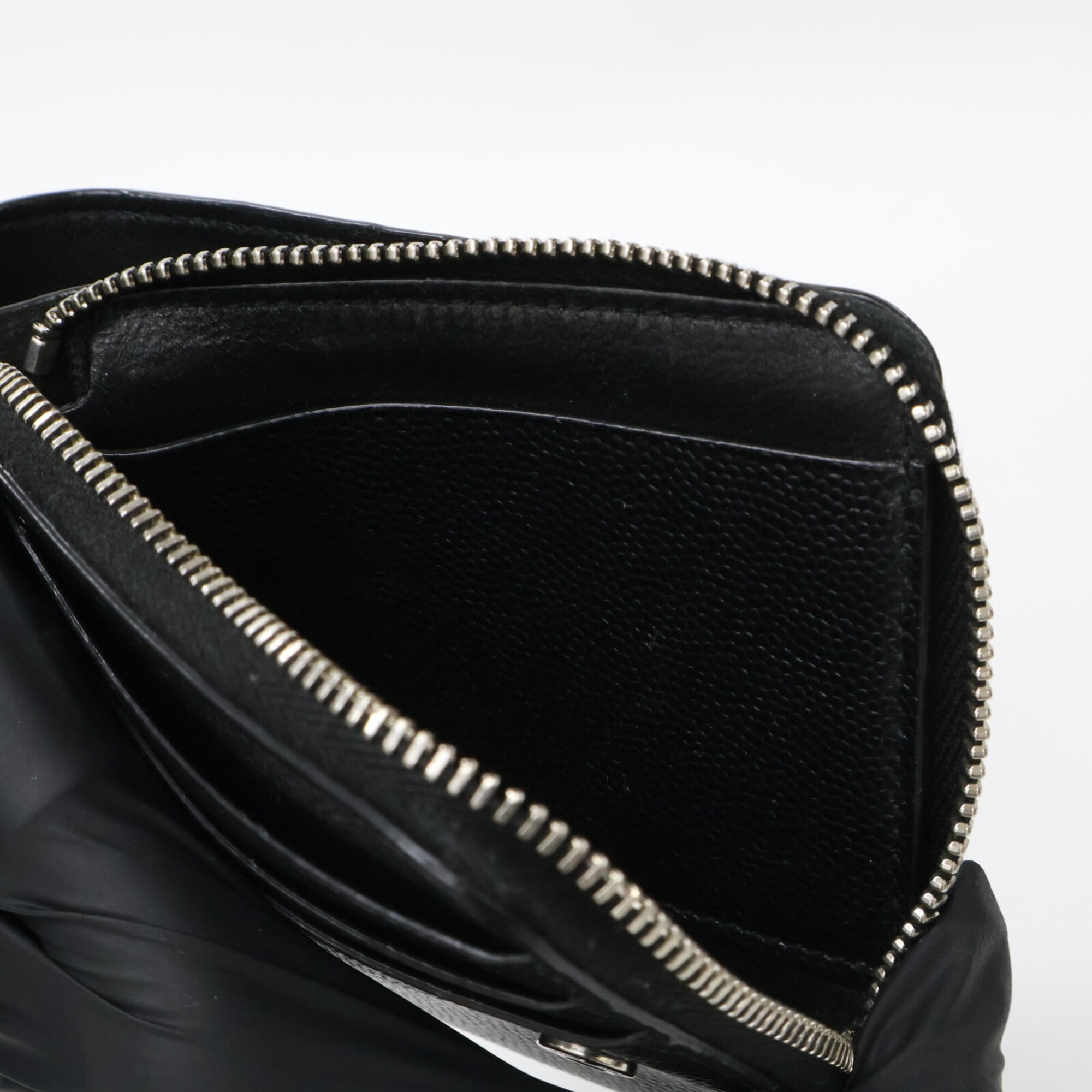 Yves Saint Laurent Black Leather Wallet (Bi-Fold) (Pre-Owned)