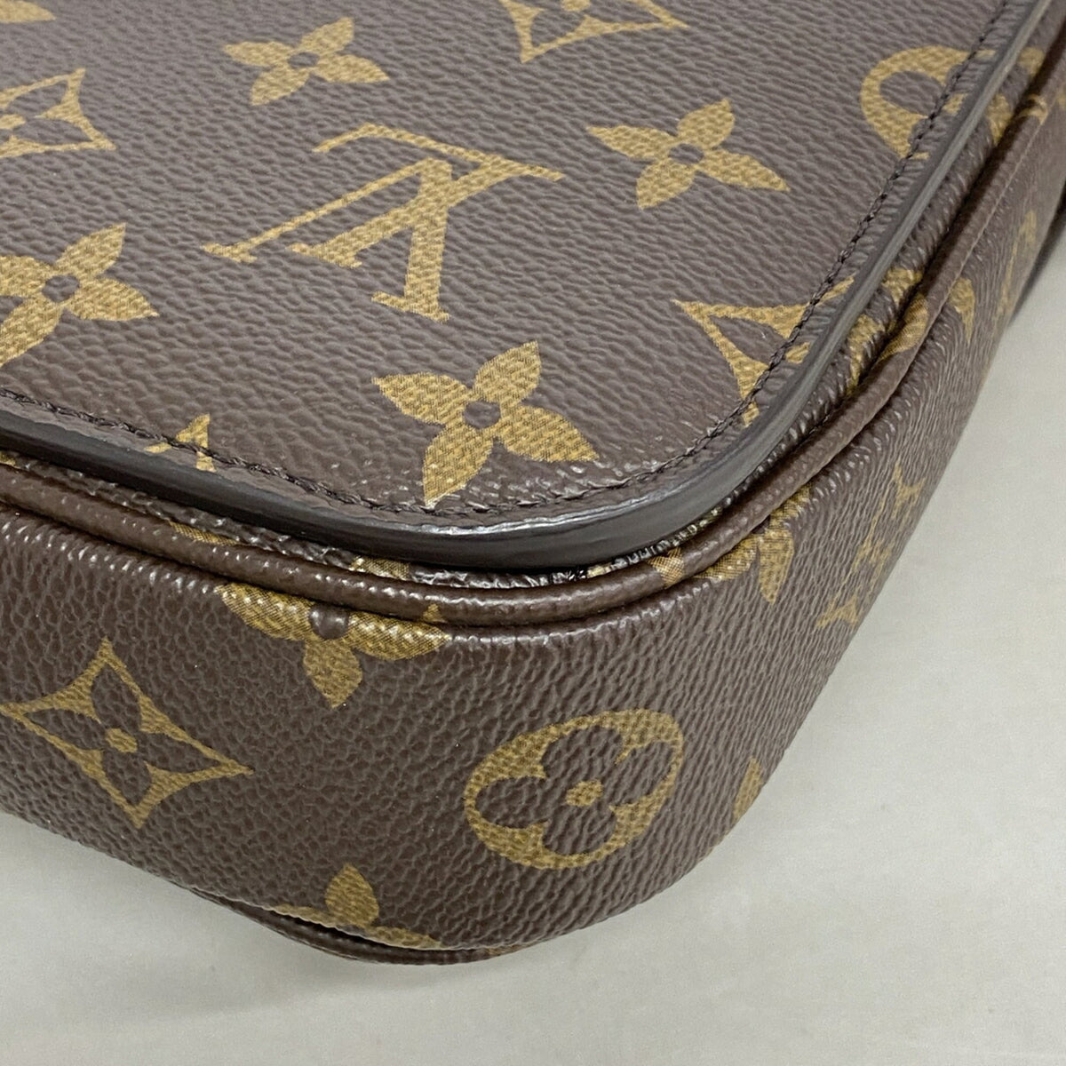 Louis Vuitton Brown Handbag (Pre-Owned)