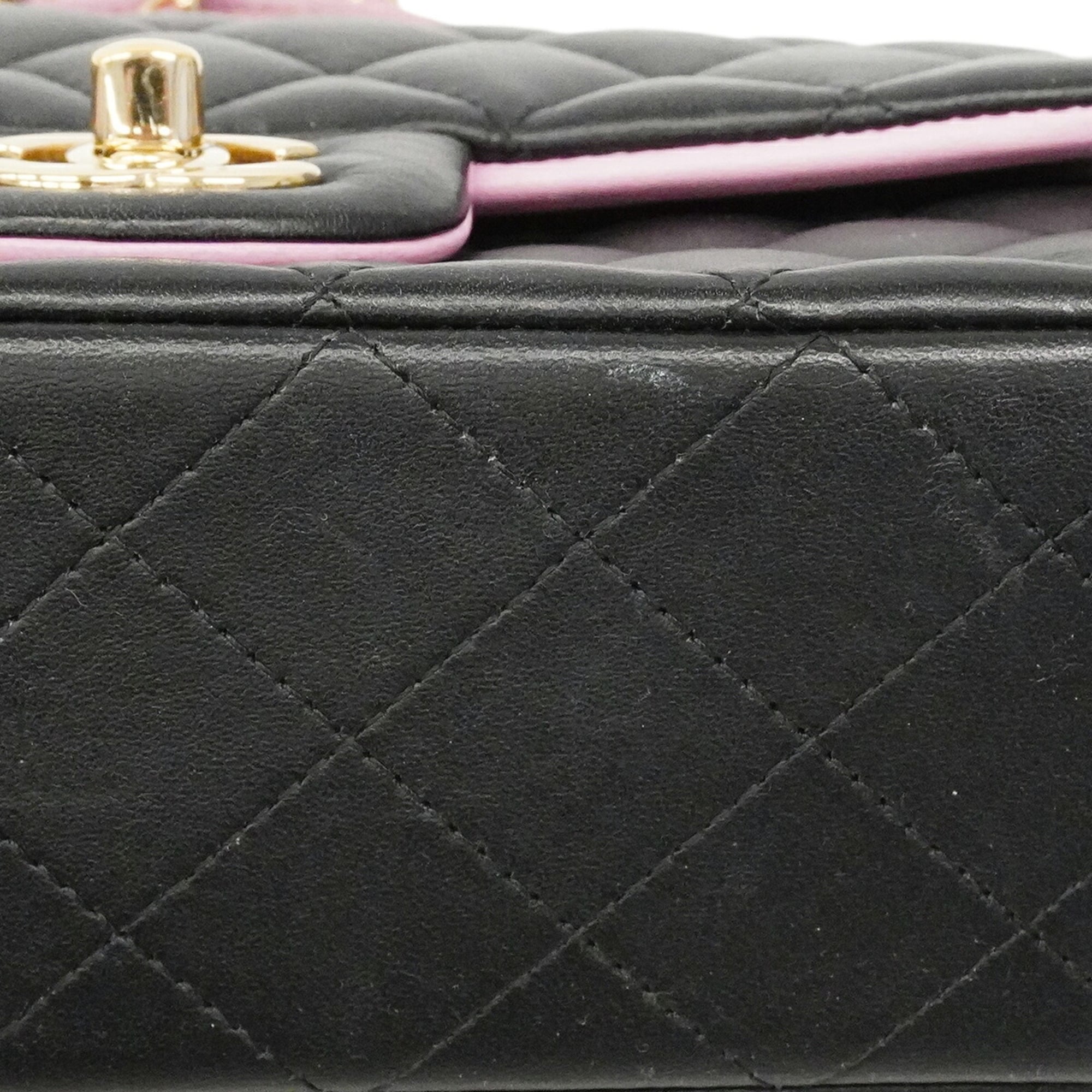 Chanel Black Leather Handbag (Pre-Owned)