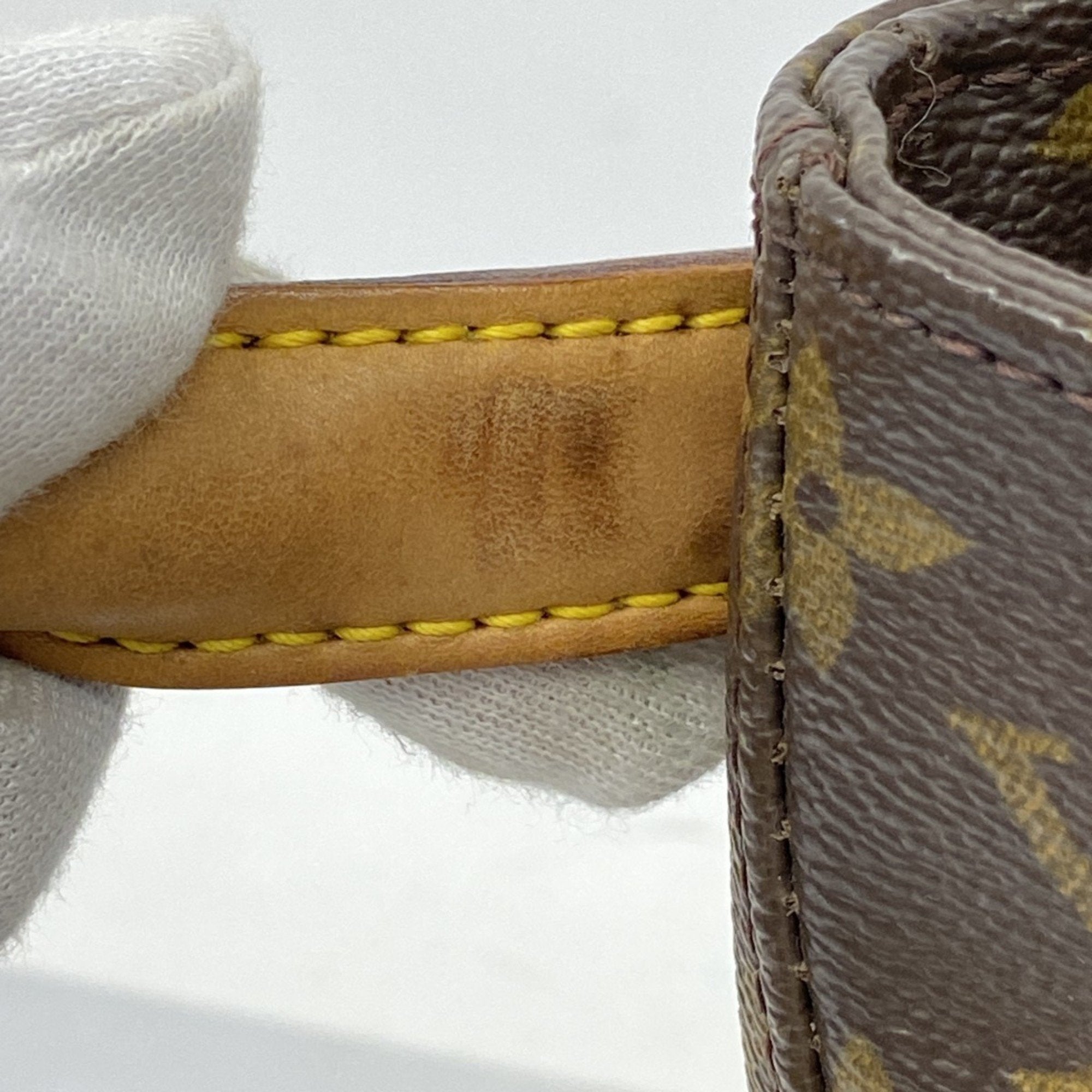 Louis Vuitton Brown Shoulder Bag (Pre-Owned)