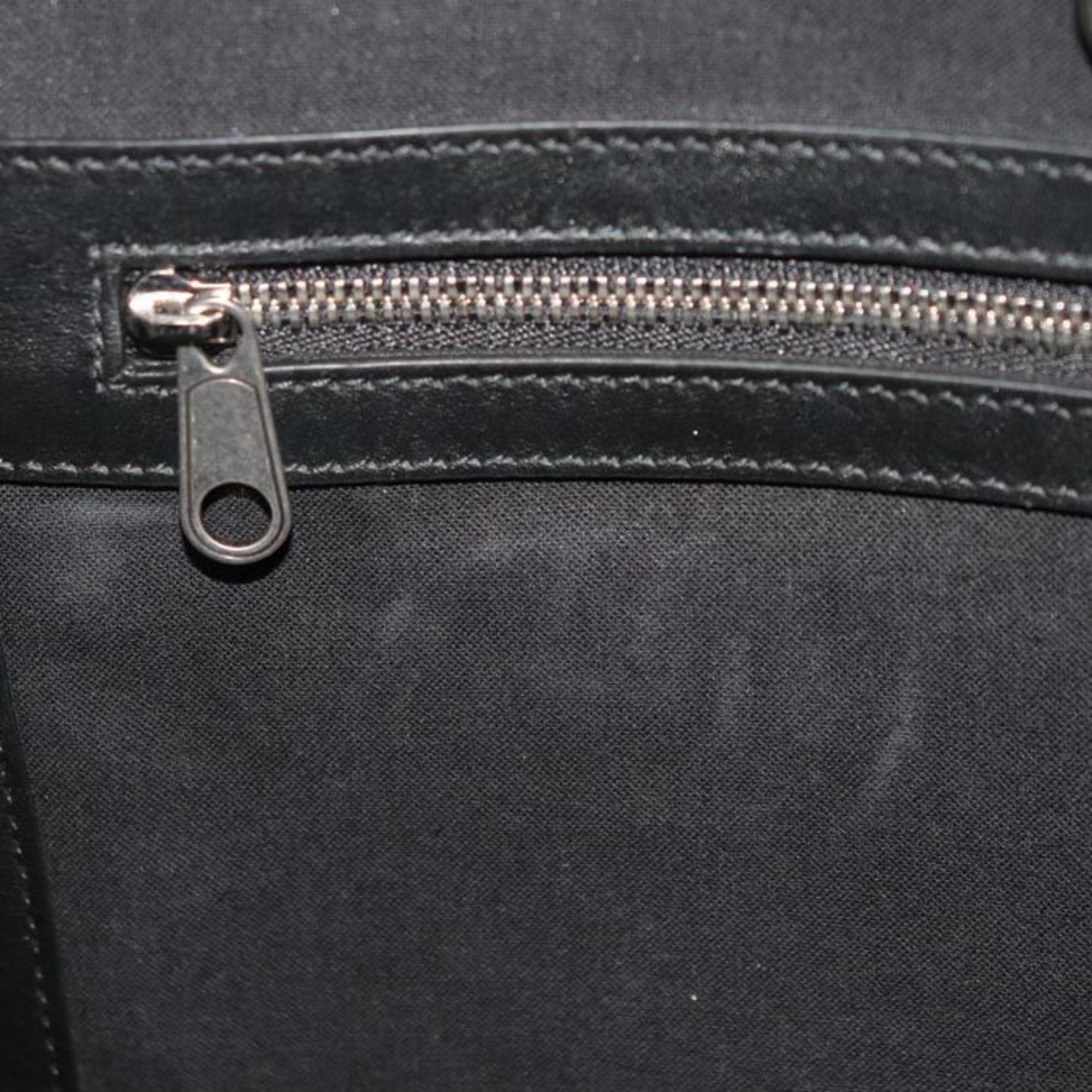 Balenciaga Black Leather Shoulder Bag (Pre-Owned)