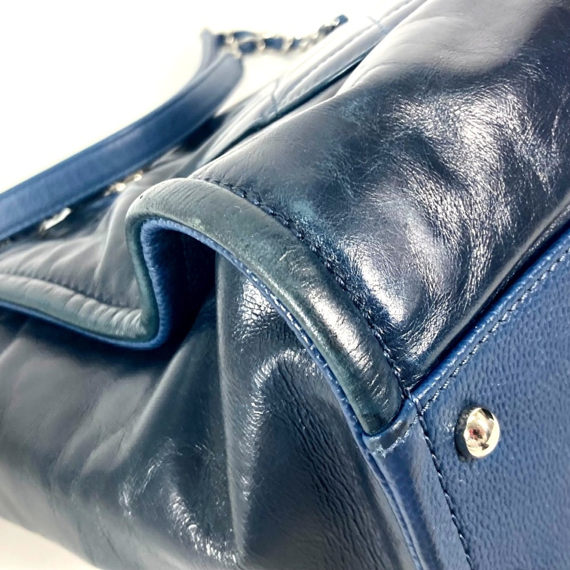 Chanel Navy Leather Shoulder Bag (Pre-Owned)