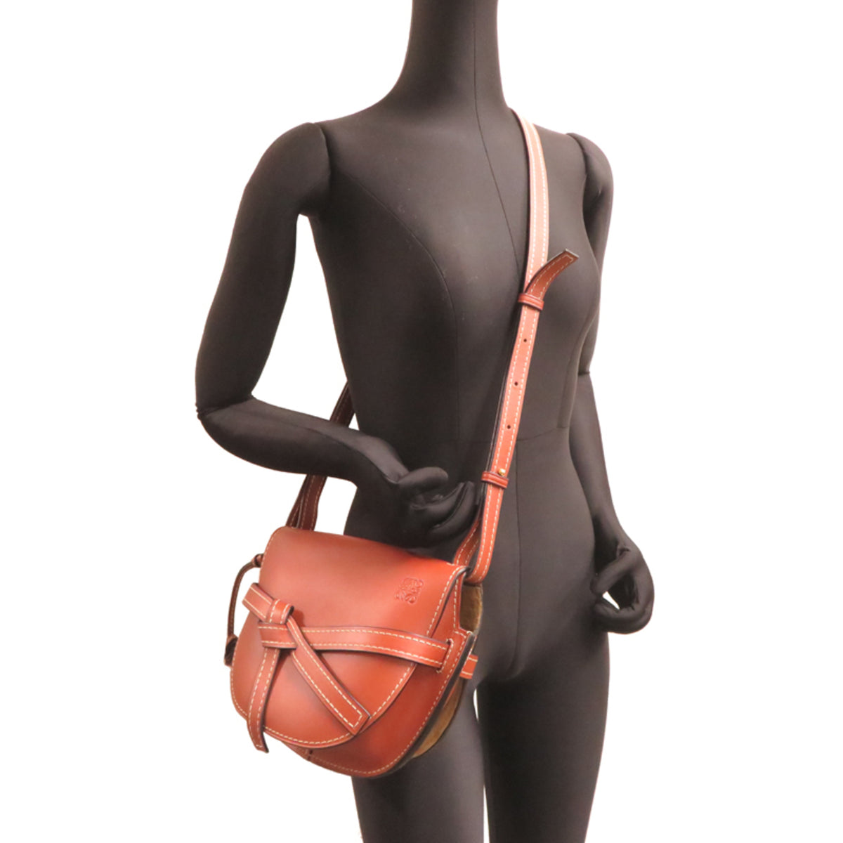 Loewe Brown Leather Shoulder Bag (Pre-Owned)