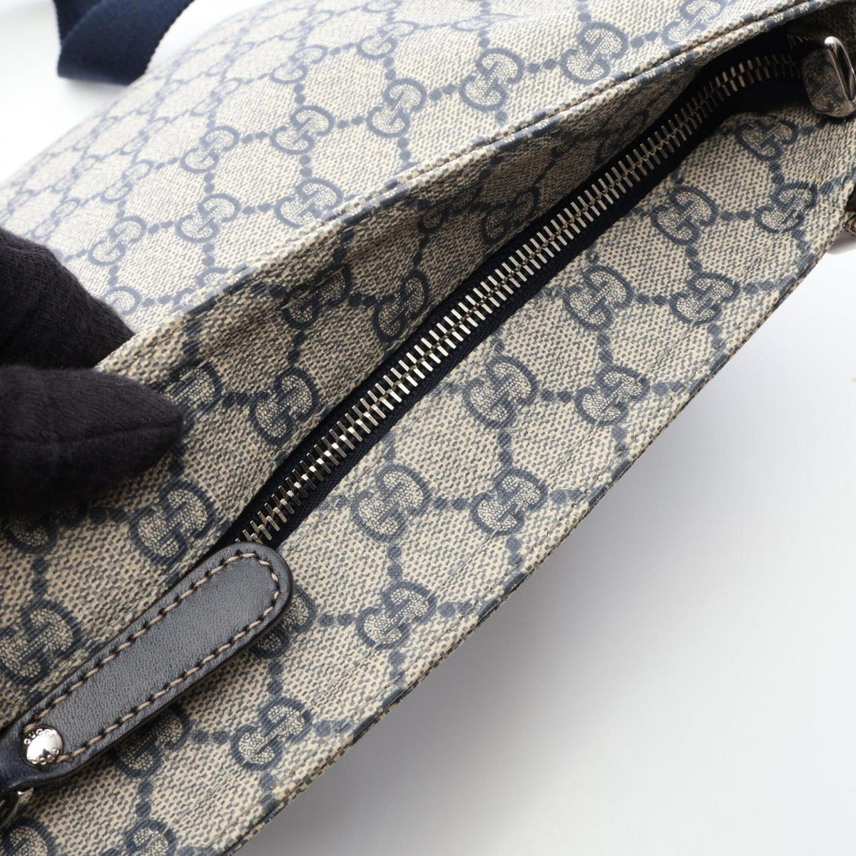 Gucci Beige Navy Pvc Coated Canvas Leather Shoulder Bag (Pre-Owned)