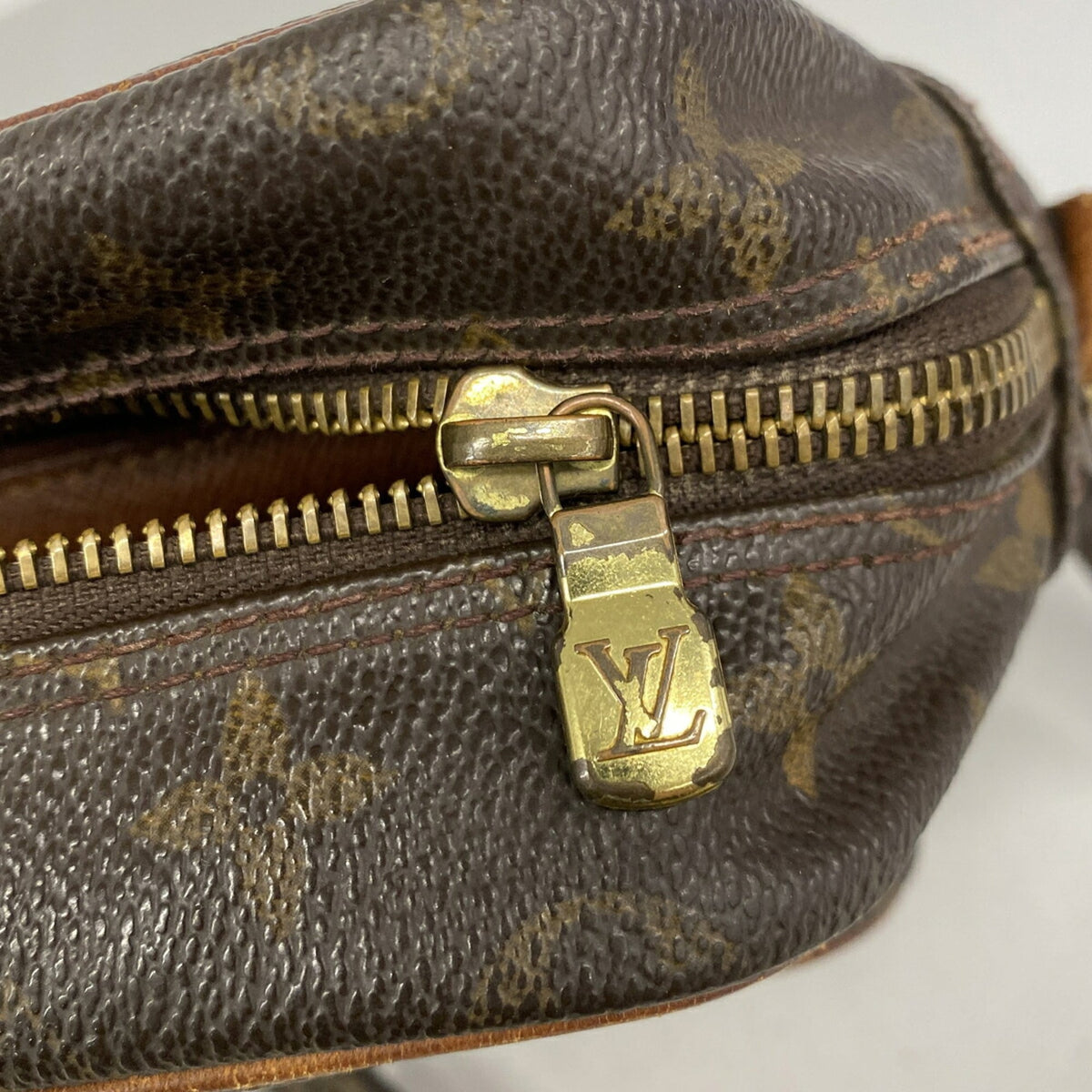 Louis Vuitton Brown Shoulder Bag (Pre-Owned)