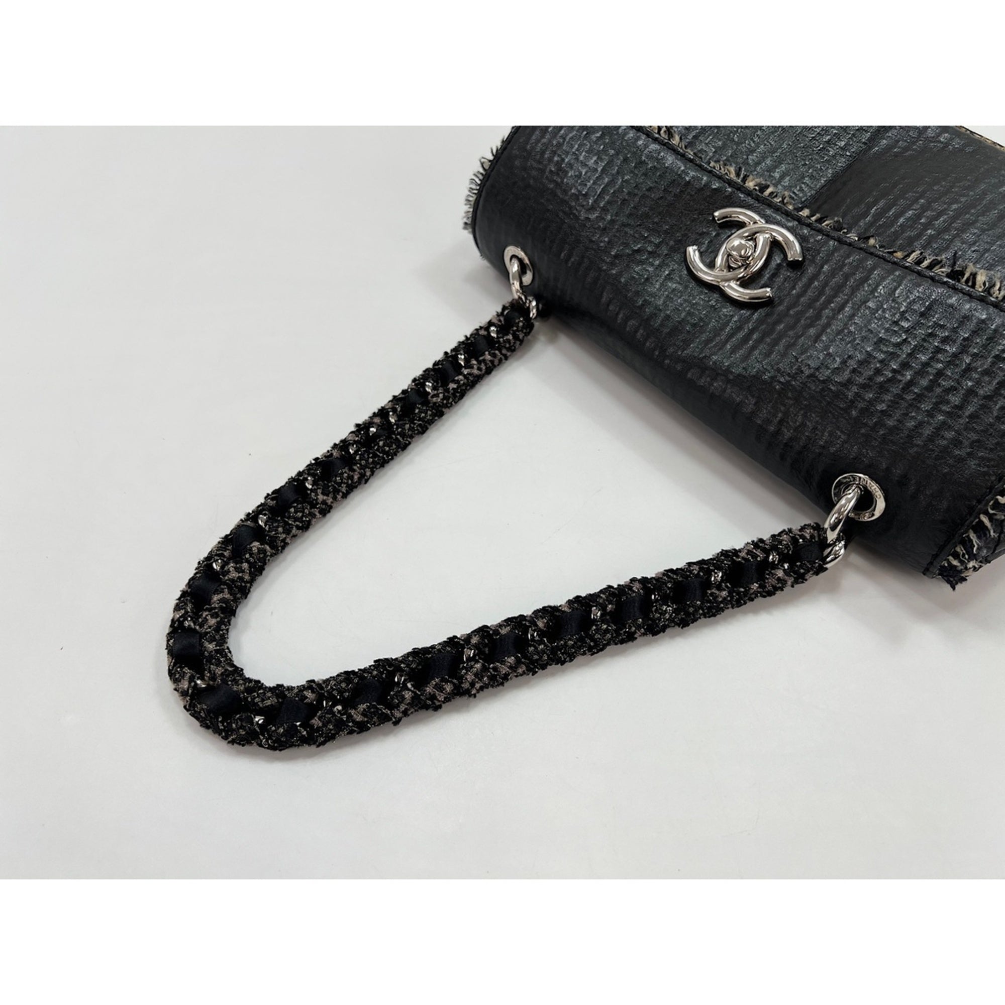 Chanel Black Shoulder Bag (Pre-Owned)