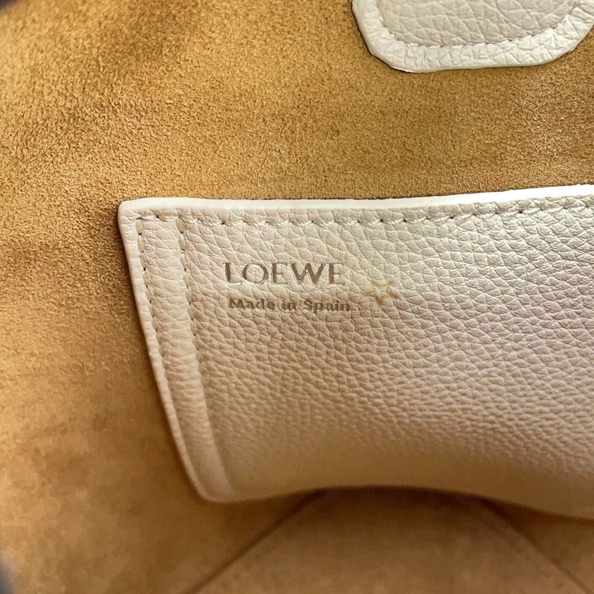 Loewe White Leather Handbag (Pre-Owned)