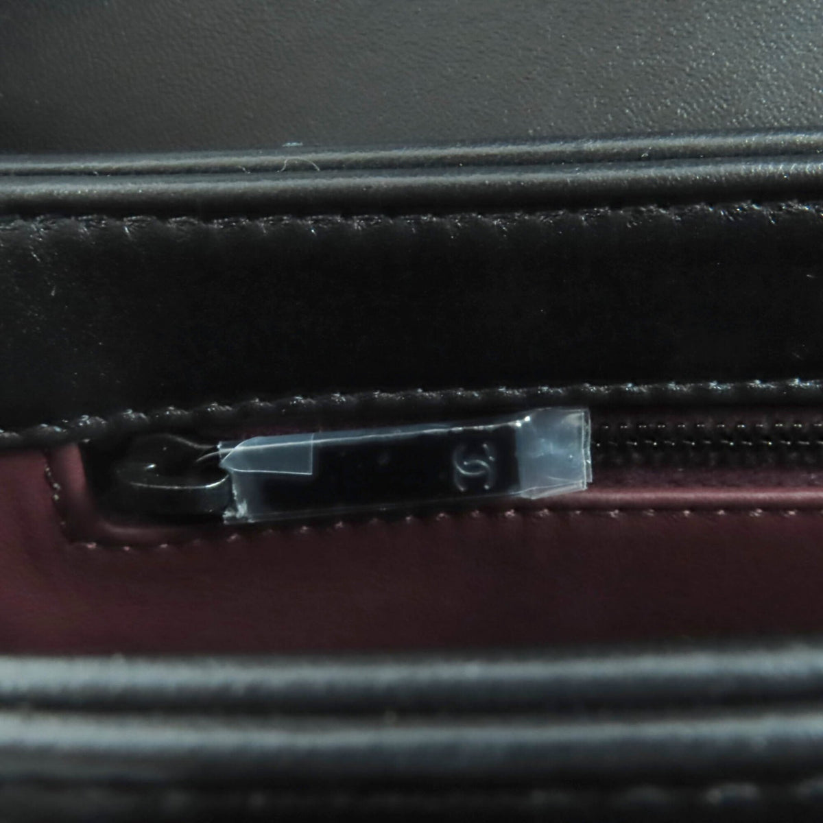 Chanel Black Leather Shoulder Bag (Pre-Owned)