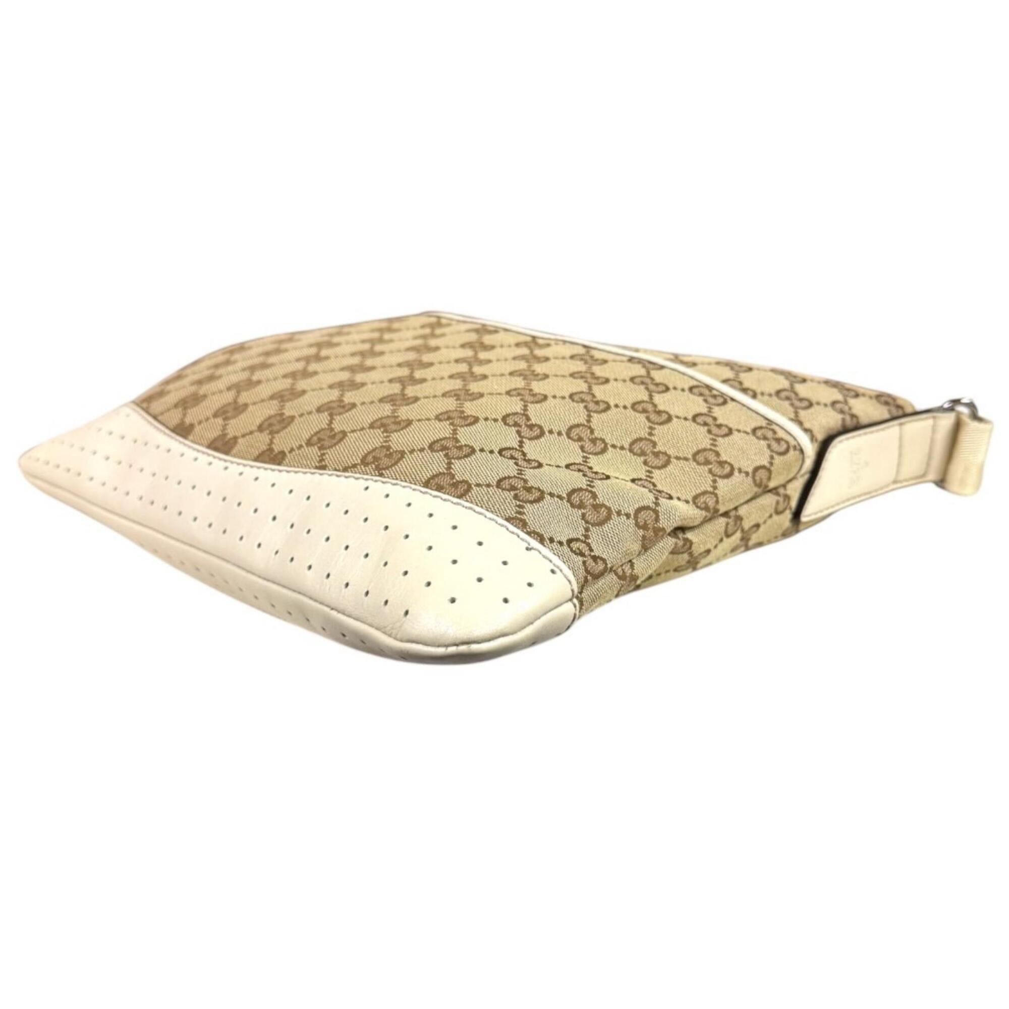 Gucci Beige White Gg Canvas Shoulder Bag (Pre-Owned)