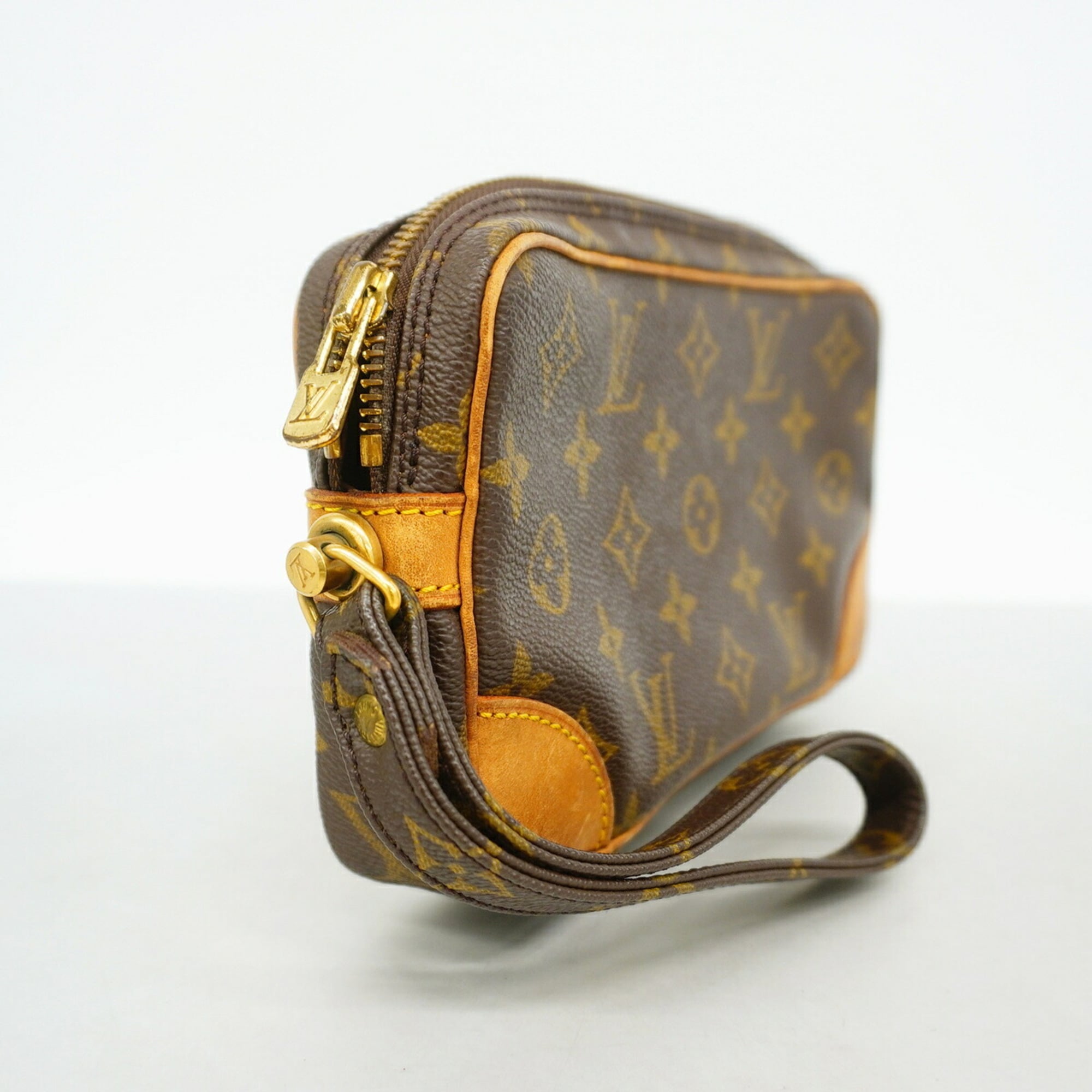 Louis Vuitton Brown Clutch Bag (Pre-Owned)