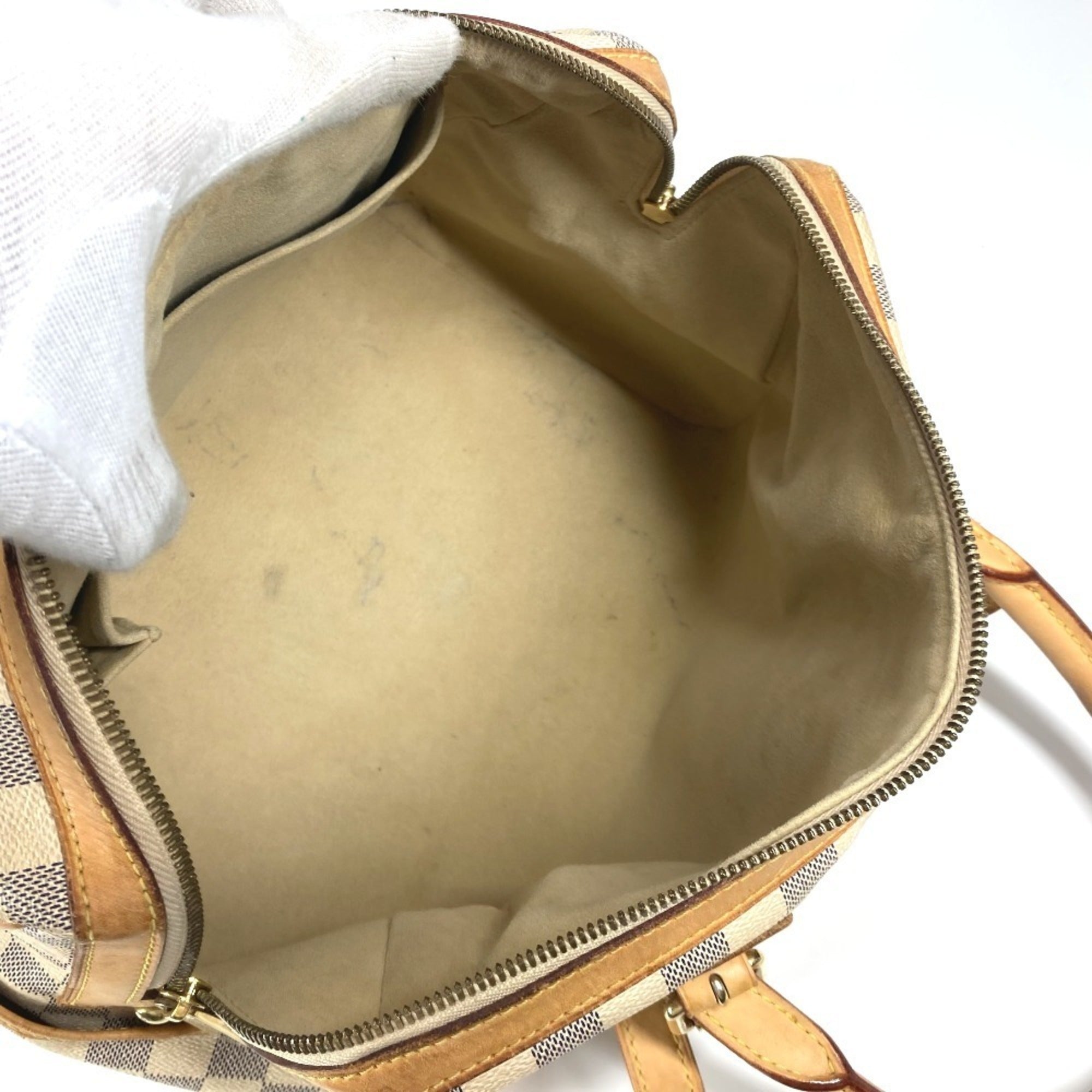 Louis Vuitton White Handbag Tote Bag (Pre-Owned)