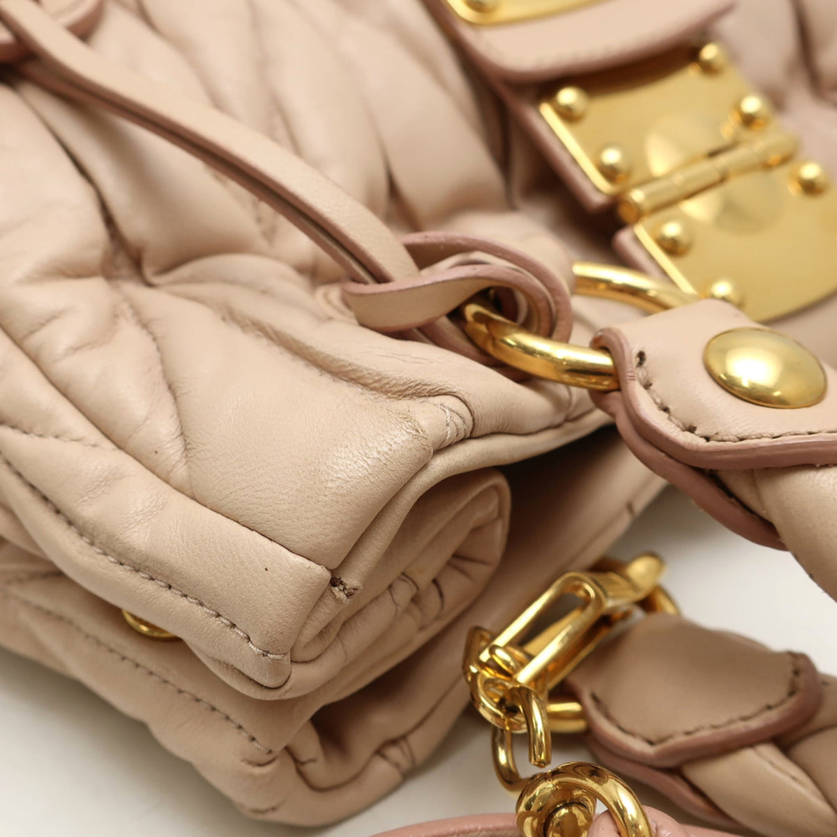Miu Miu Leather Handbag (Pre-Owned)