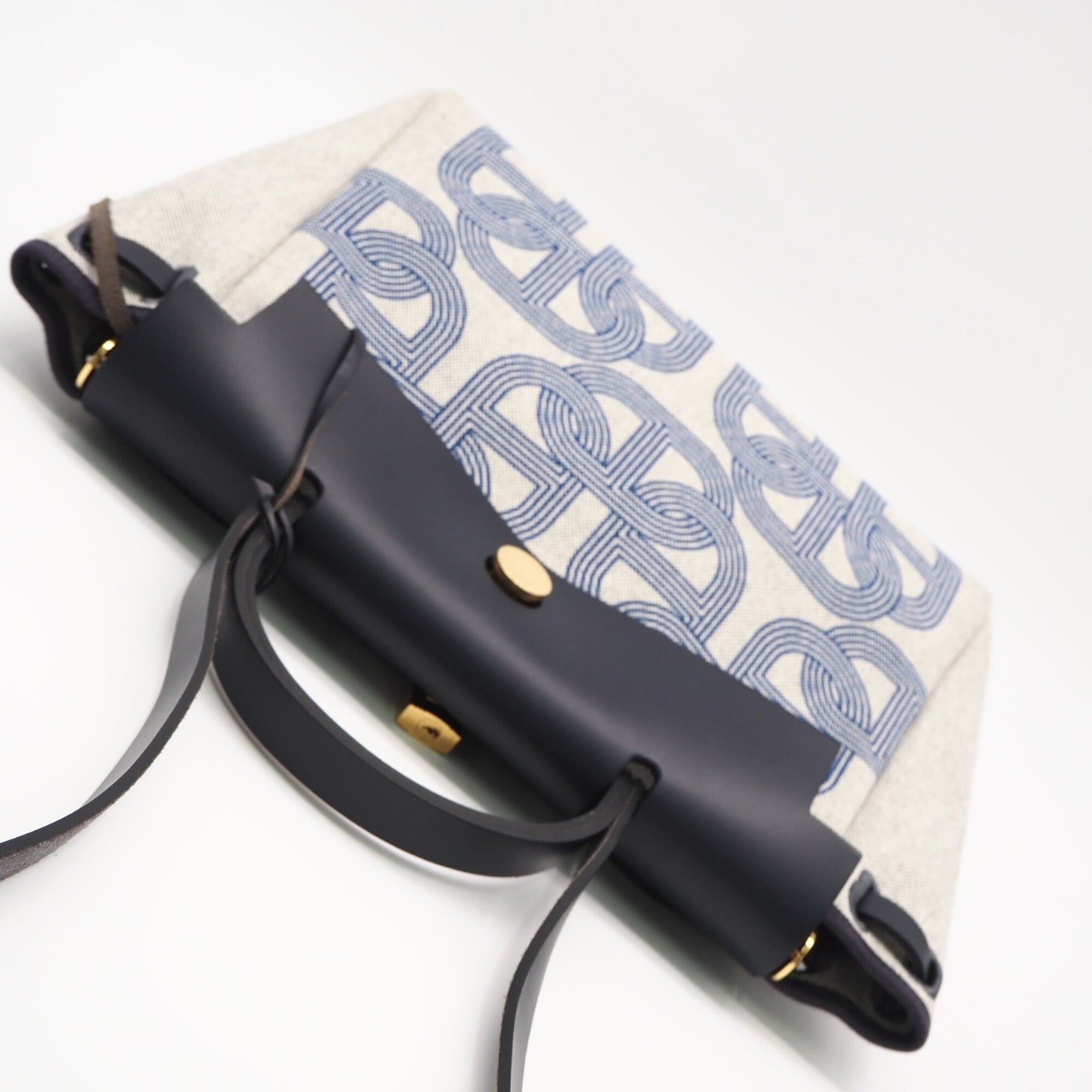 Hermes Ivory Navy Vache Leather Leather Handbag (Pre-Owned)