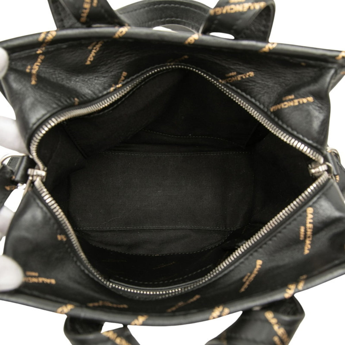 Balenciaga Black Leather Shoulder Bag Tote Bag (Pre-Owned)