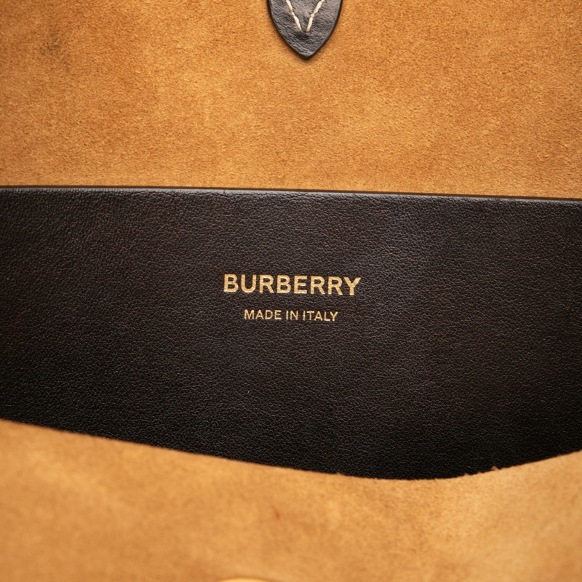 Burberry Black Leather Shoulder Bag (Pre-Owned)