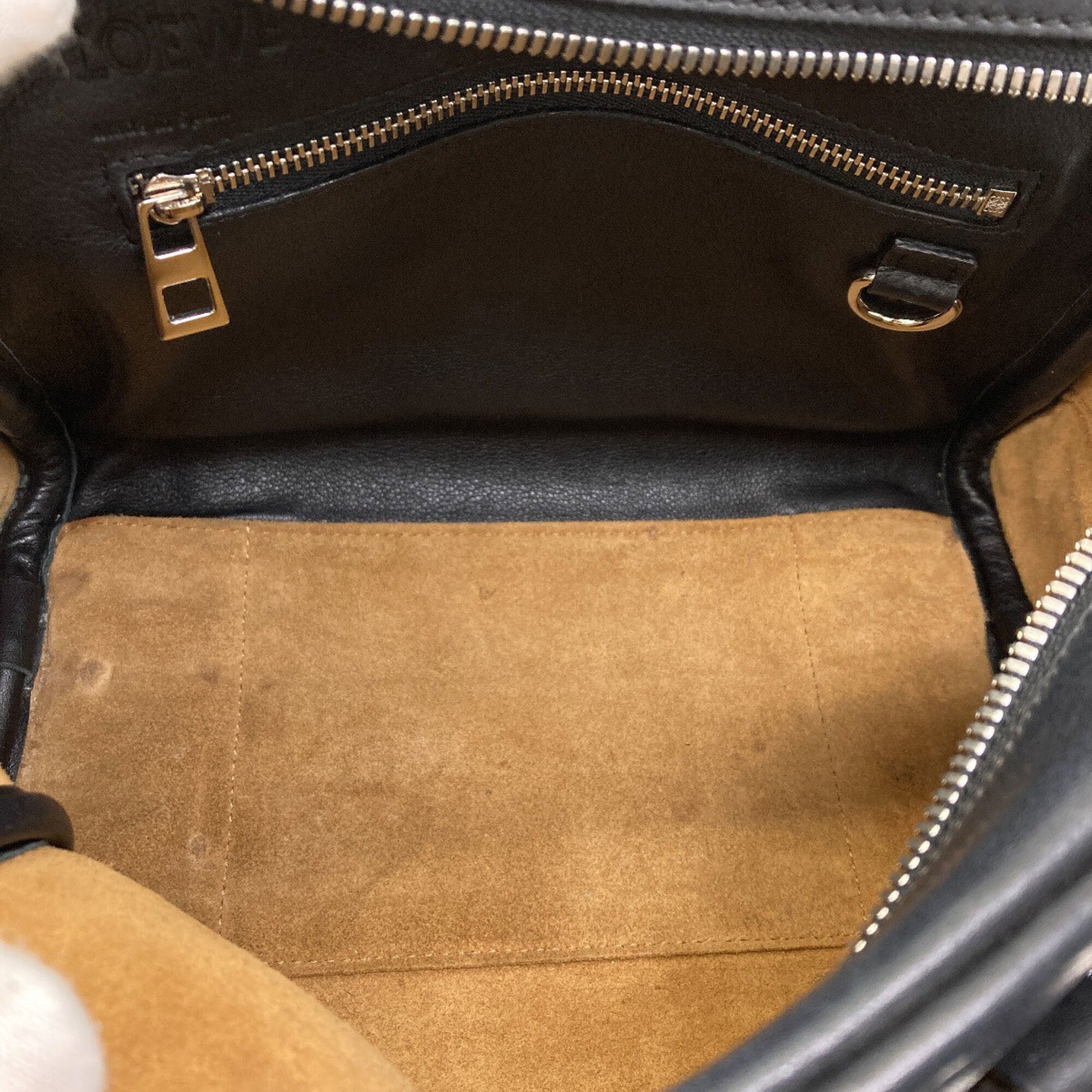 Loewe Black Leather Handbag (Pre-Owned)