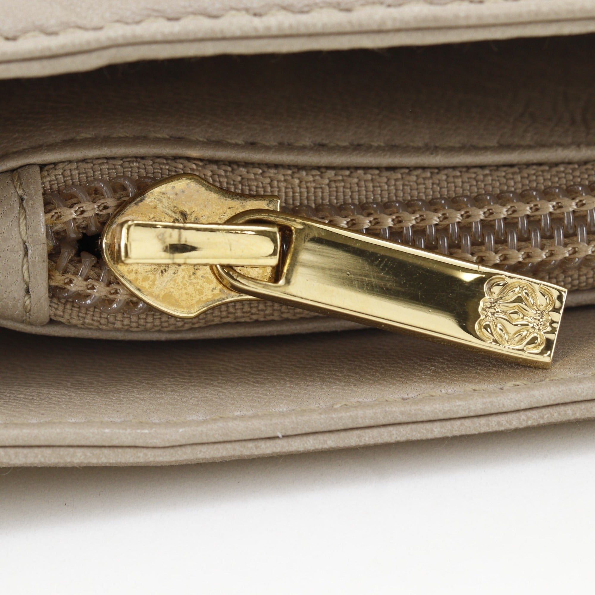 Loewe Beige Leather Shoulder Bag (Pre-Owned)