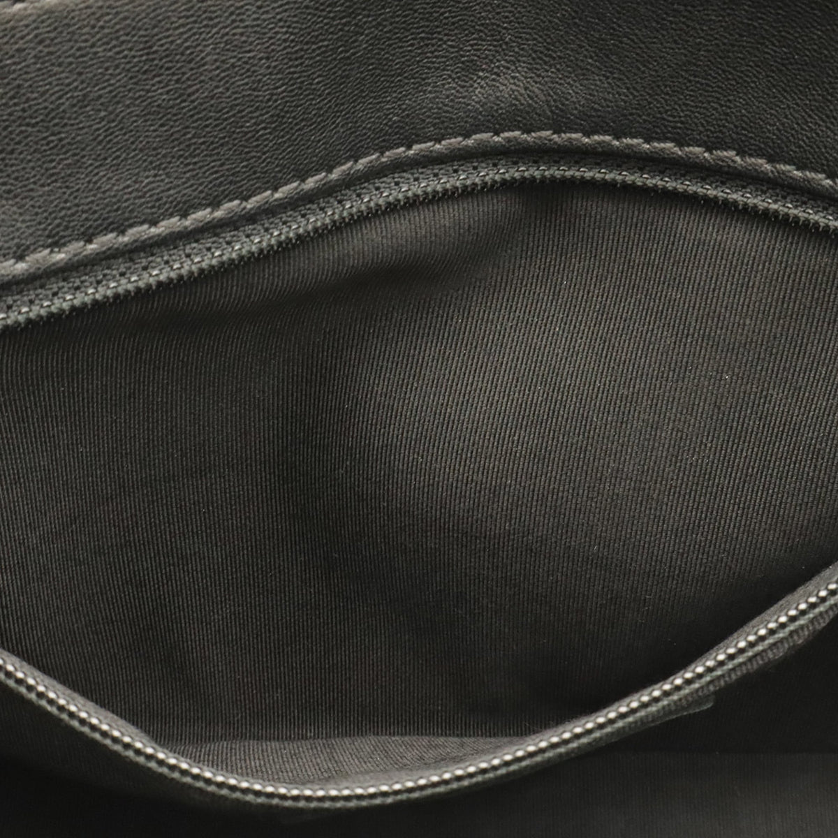 Chanel Black Leather Shoulder Bag (Pre-Owned)