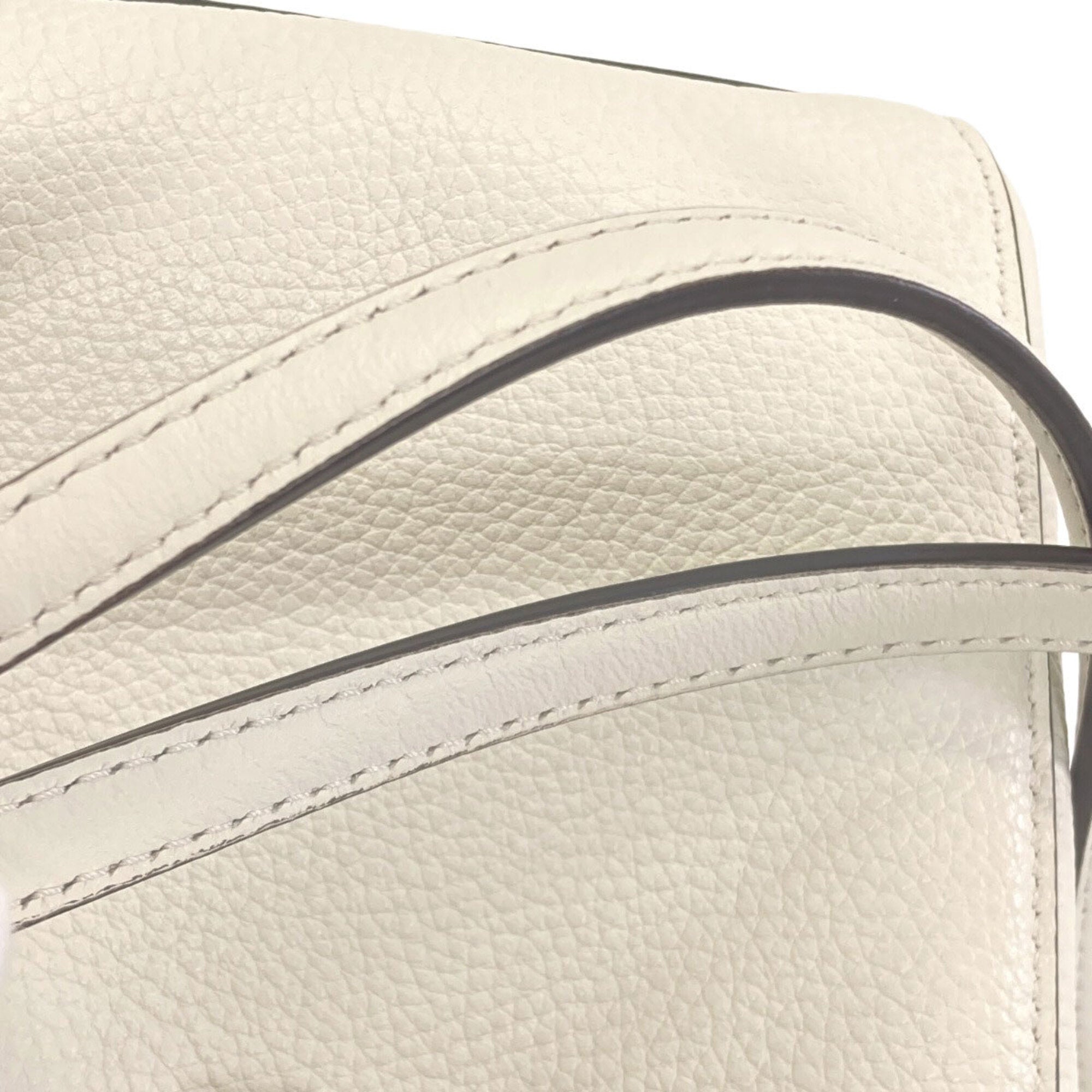 Fendi White Leather Shoulder Bag (Pre-Owned)