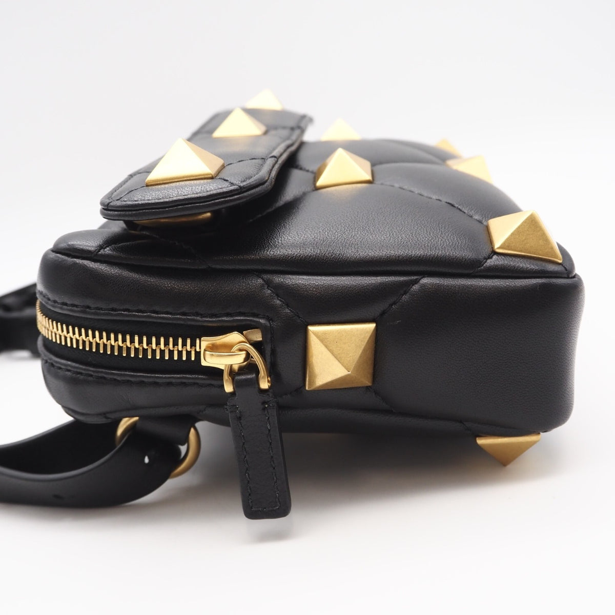 Valentino Black Leather Shoulder Bag (Pre-Owned)