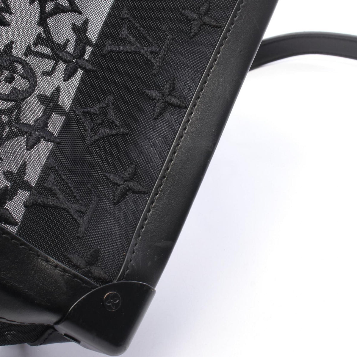 Louis Vuitton Black Mesh Leather Handbag Shoulder Bag (Pre-Owned)