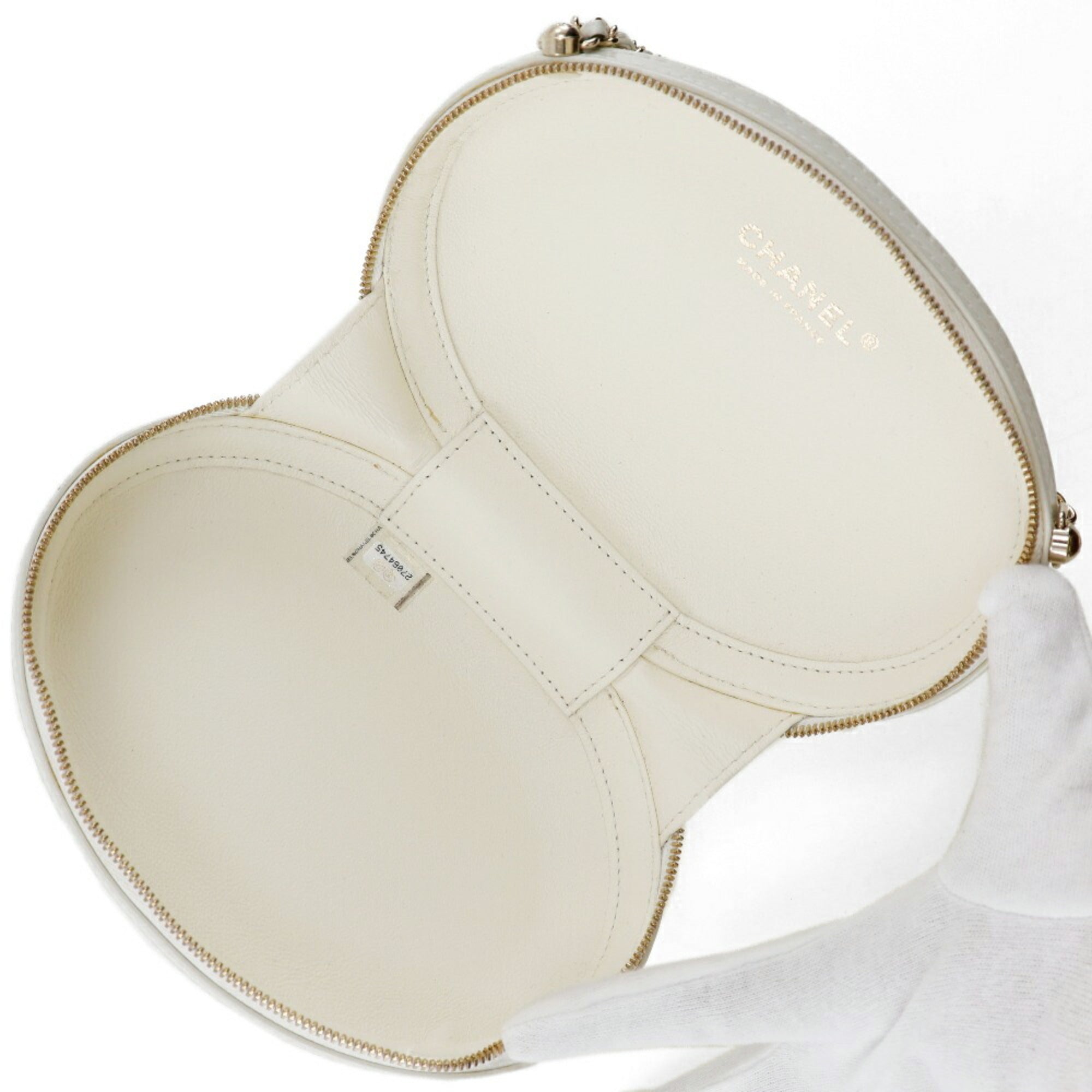 Chanel White Leather Shoulder Bag (Pre-Owned)