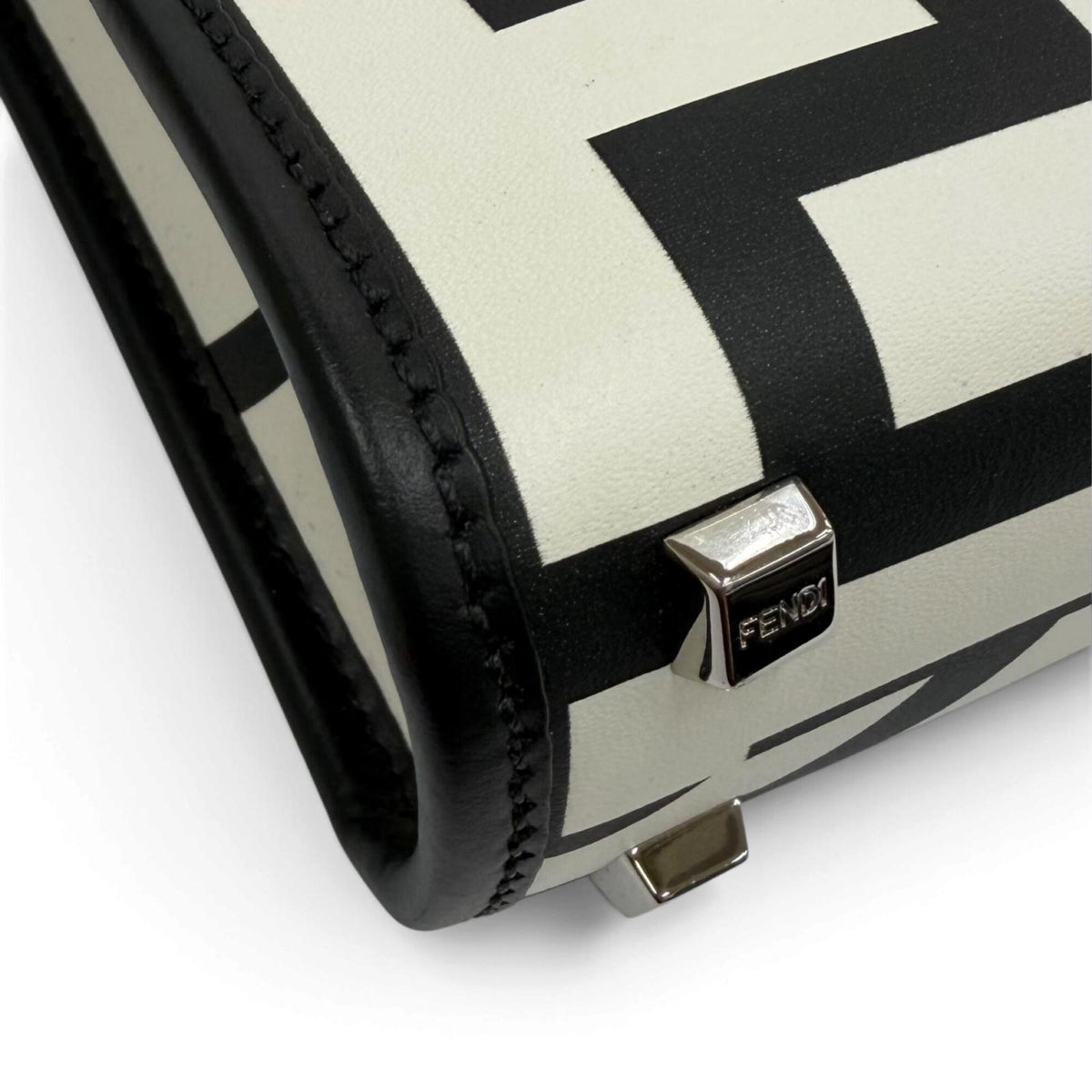 Fendi Black White Leather Handbag (Pre-Owned)