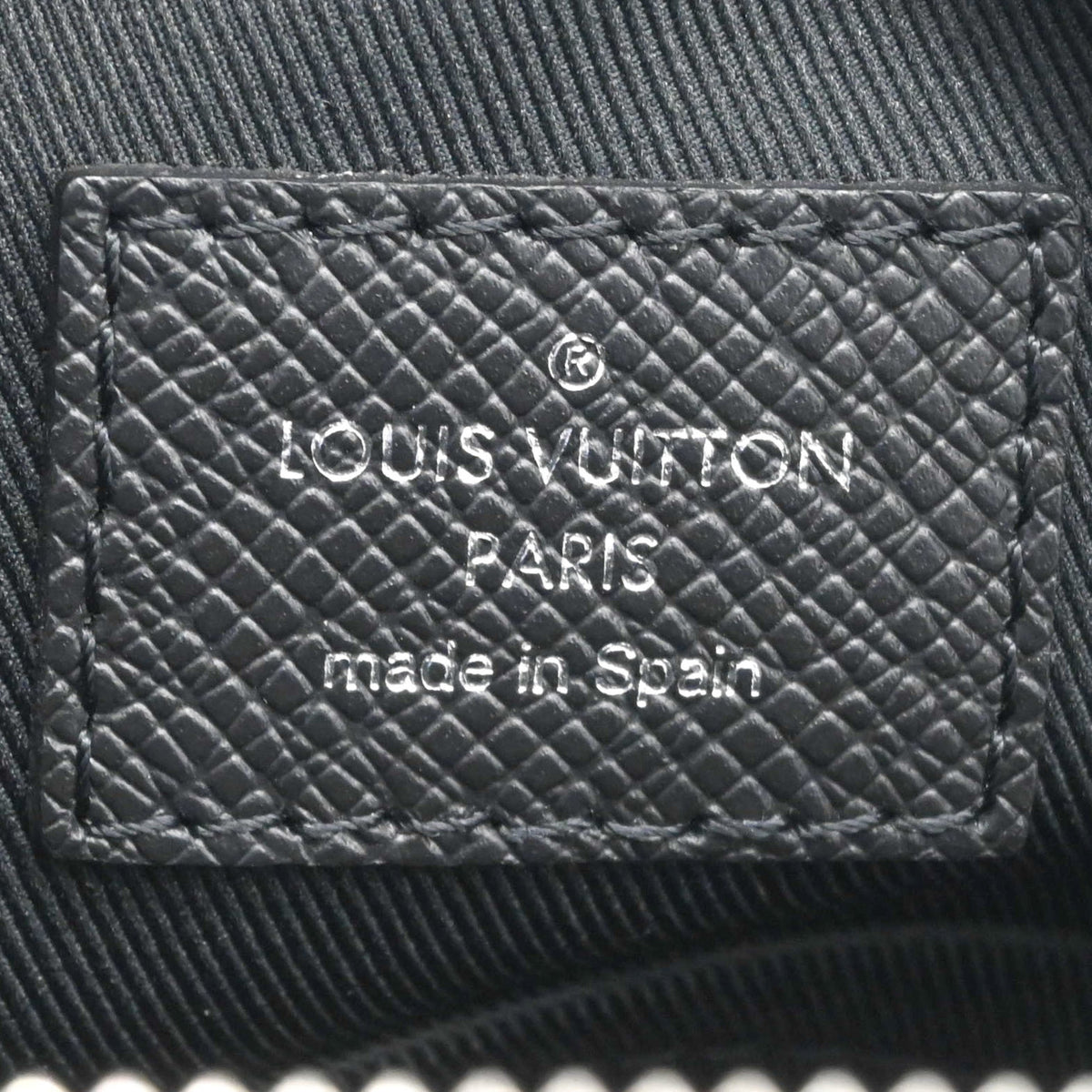 Louis Vuitton Black Taiga Leather Shoulder Bag (Pre-Owned)