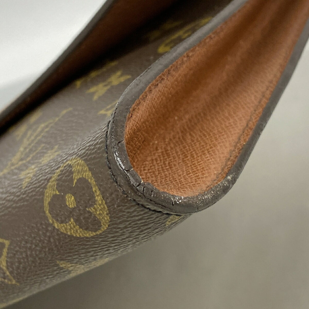 Louis Vuitton Brown Clutch Bag (Pre-Owned)