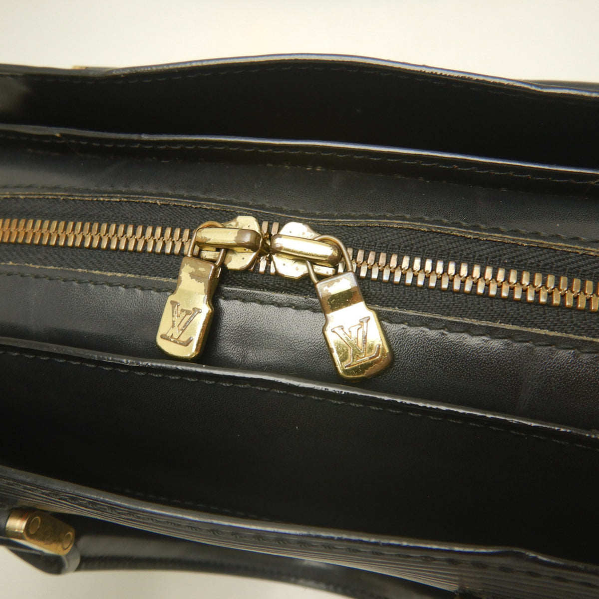 Louis Vuitton Noir Epi Leather Handbag (Pre-Owned)