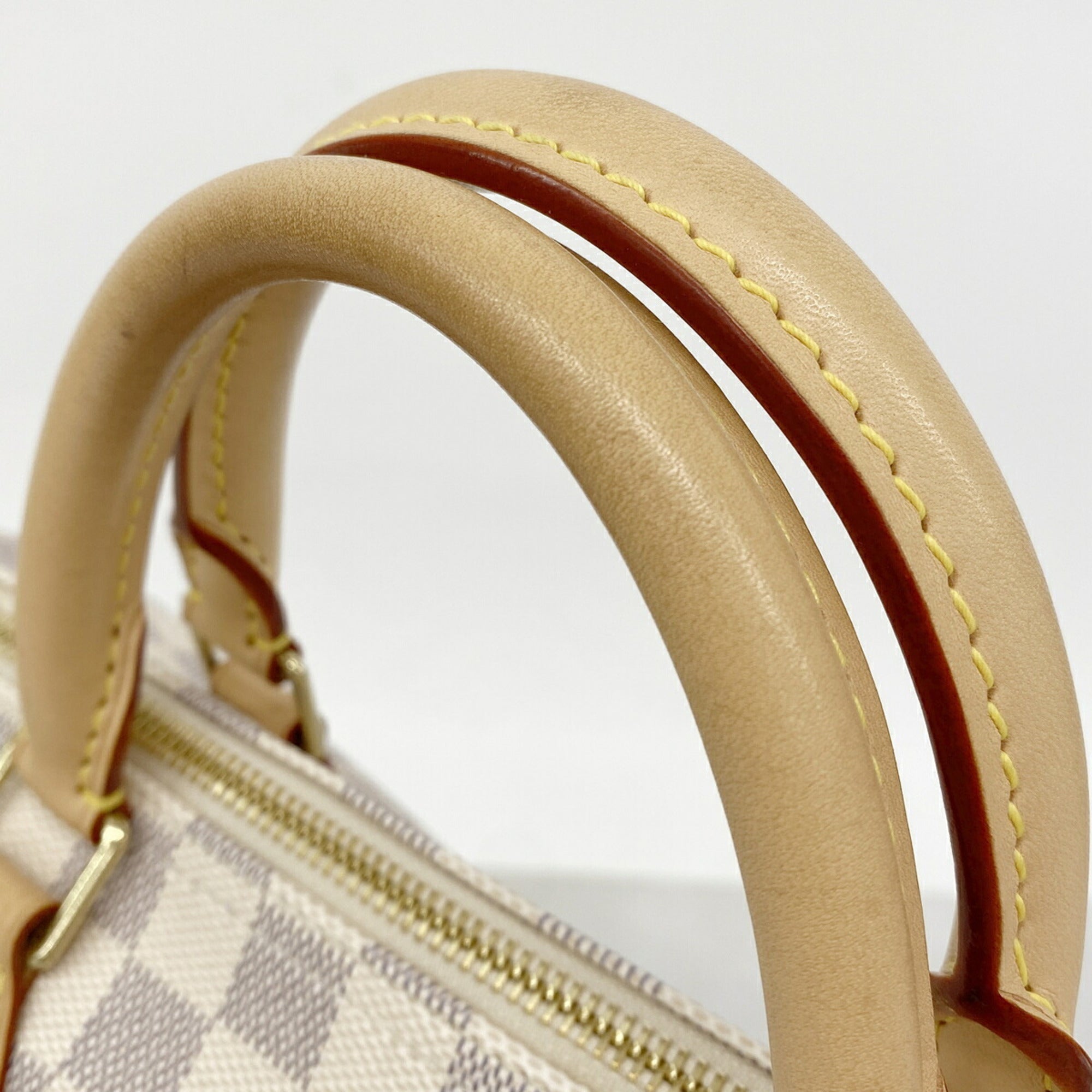 Louis Vuitton White Handbag (Pre-Owned)