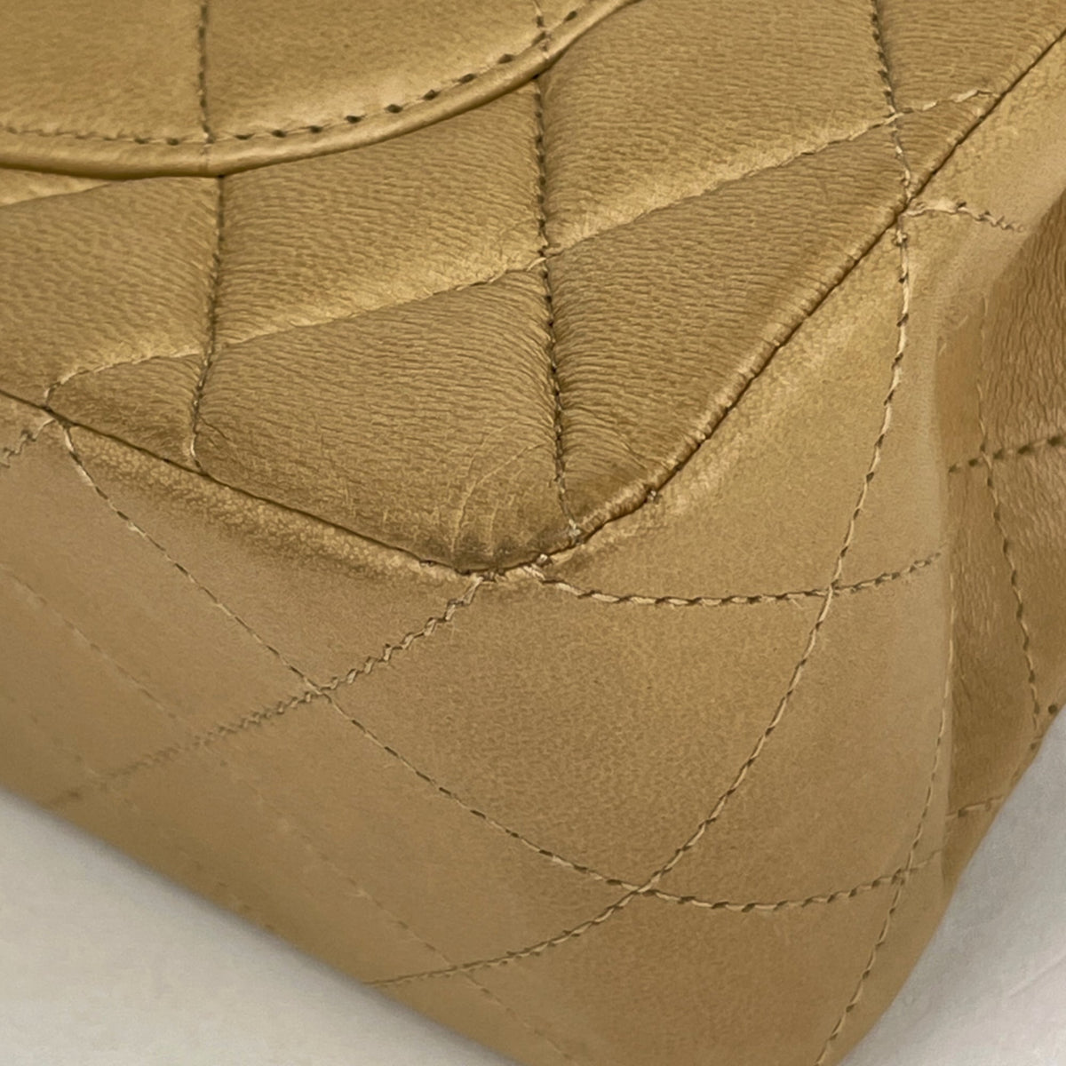 Chanel Matelasse Beige Leather Shoulder Bag (Pre-Owned)