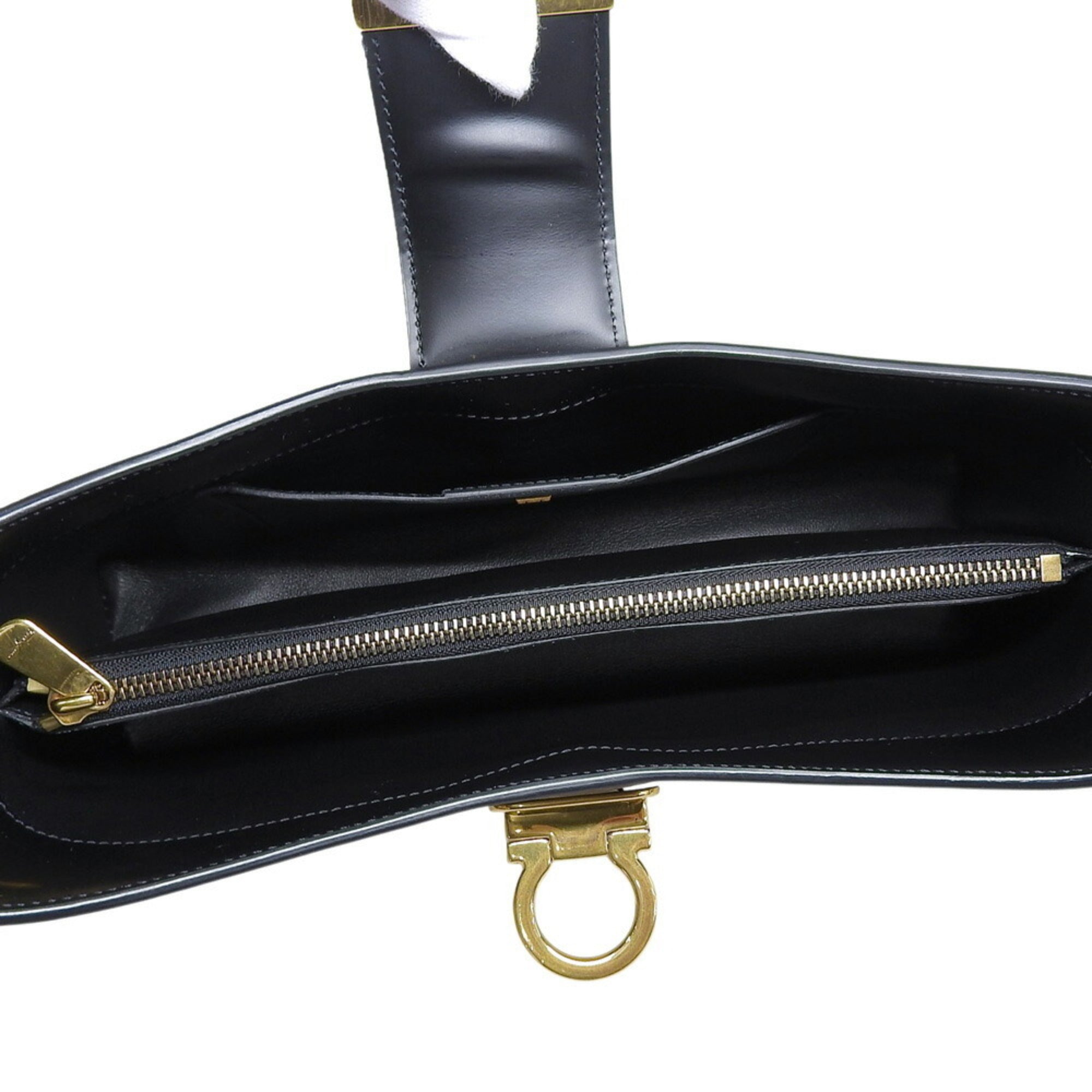 Salvatore Ferragamo Black Leather Shoulder Bag (Pre-Owned)
