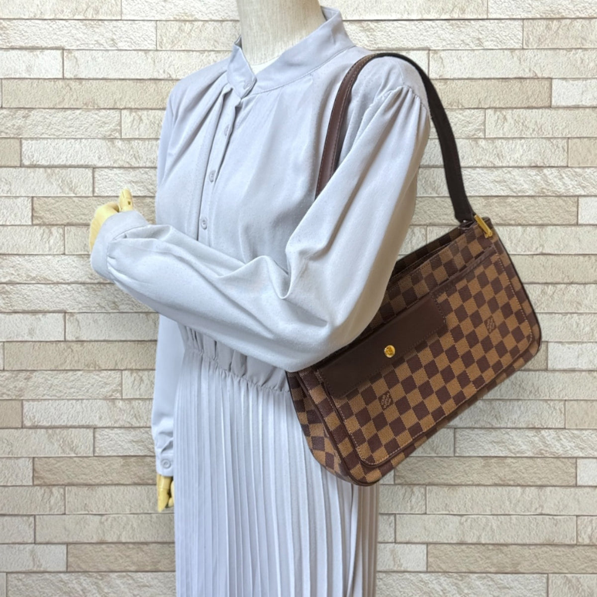 Louis Vuitton Brown Damier Canvas Shoulder Bag (Pre-Owned)