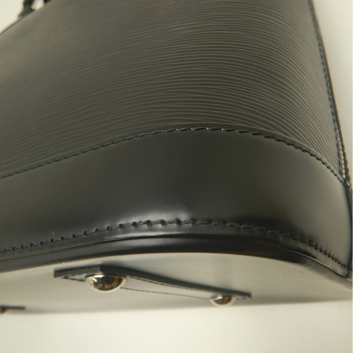 Louis Vuitton Noir Epi Leather Handbag (Pre-Owned)