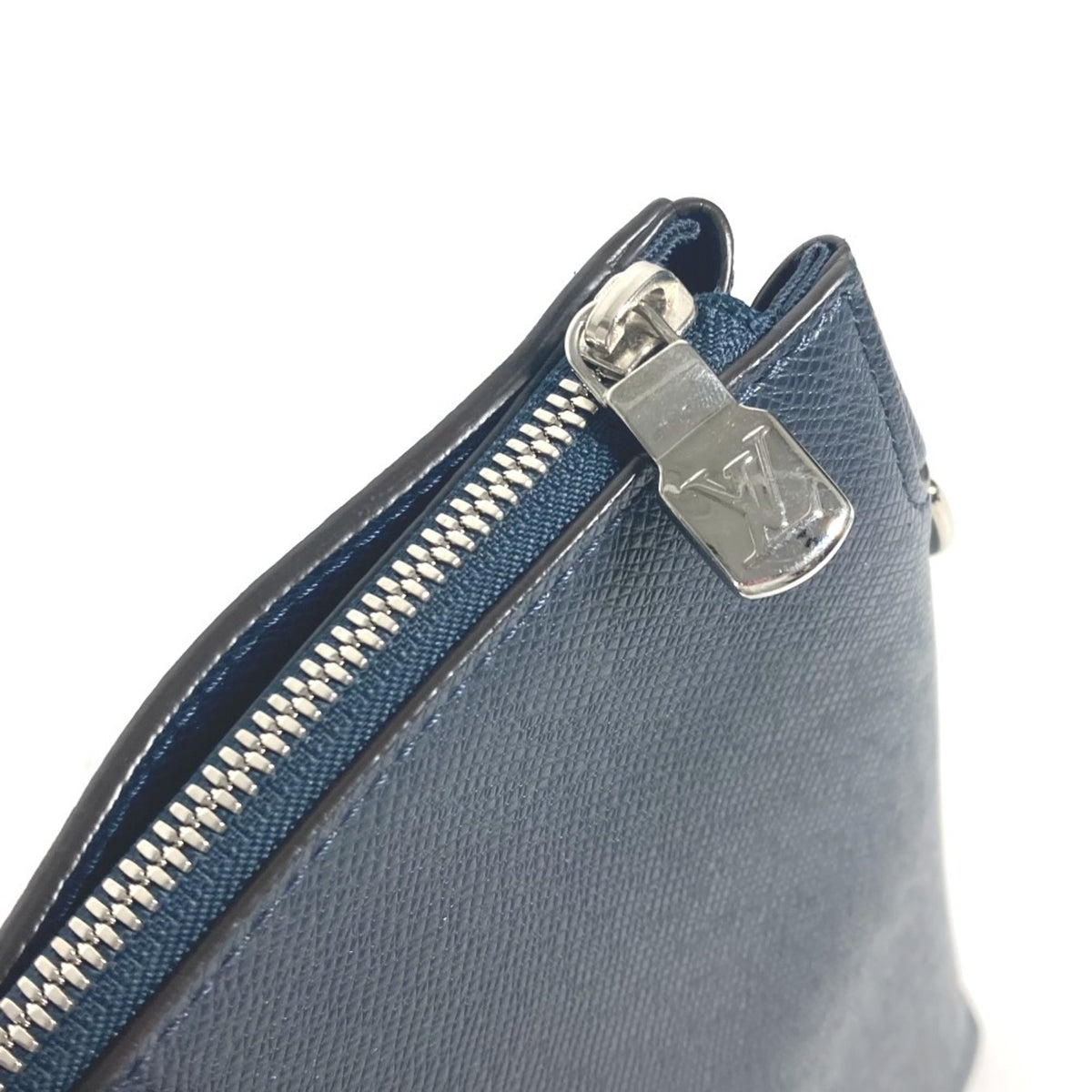 Louis Vuitton Navy Taiga Leather Shoulder Bag (Pre-Owned)