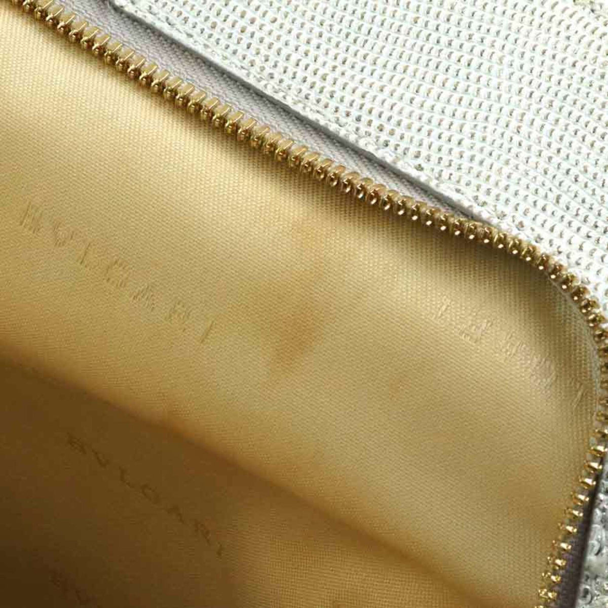 Bvlgari White Leather Handbag Shoulder Bag (Pre-Owned)