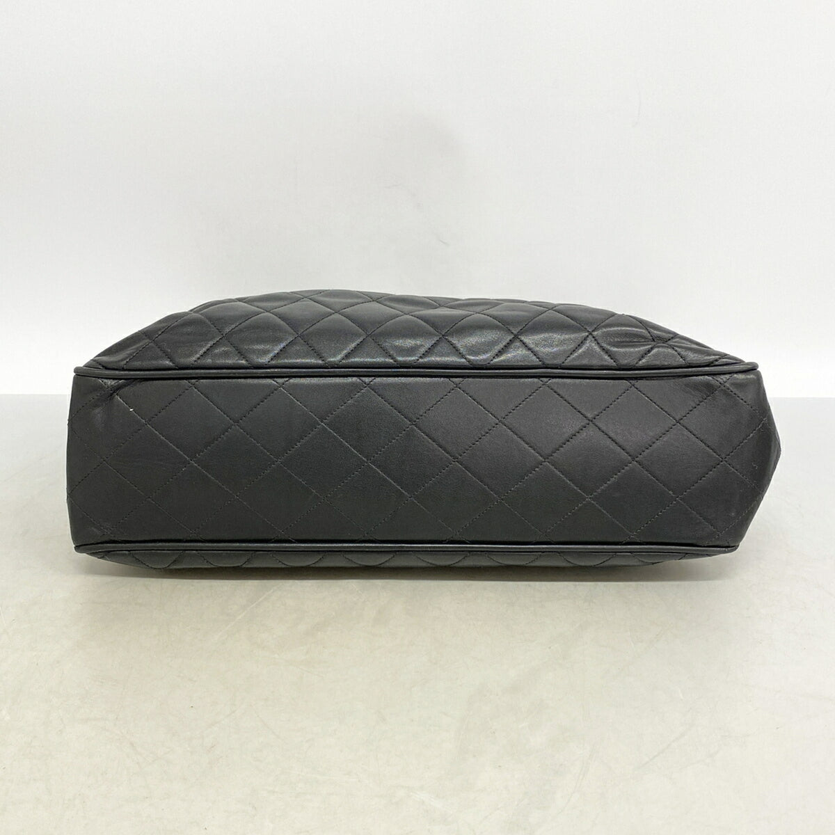 Chanel Black Leather Shoulder Bag (Pre-Owned)