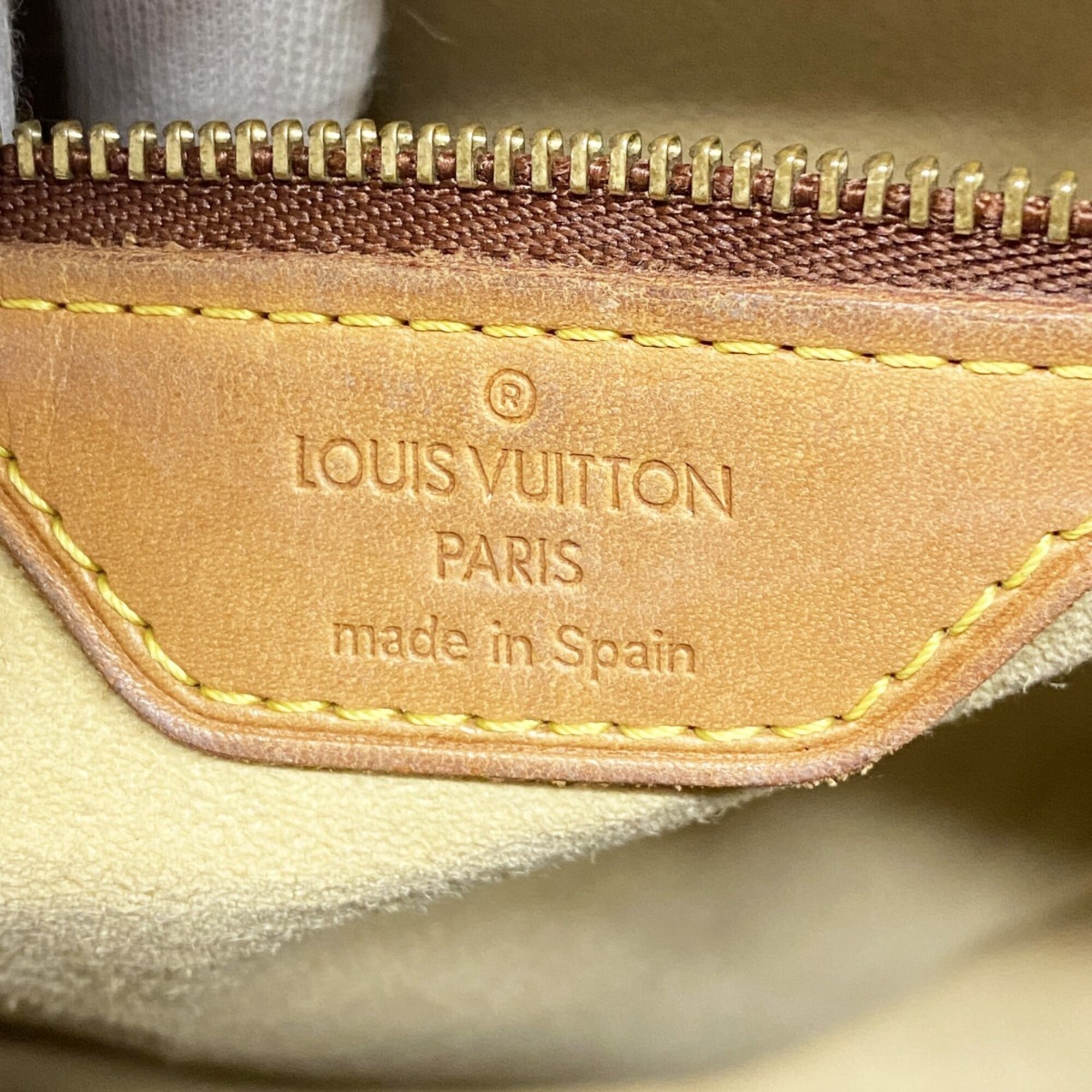 Louis Vuitton Brown Shoulder Bag (Pre-Owned)