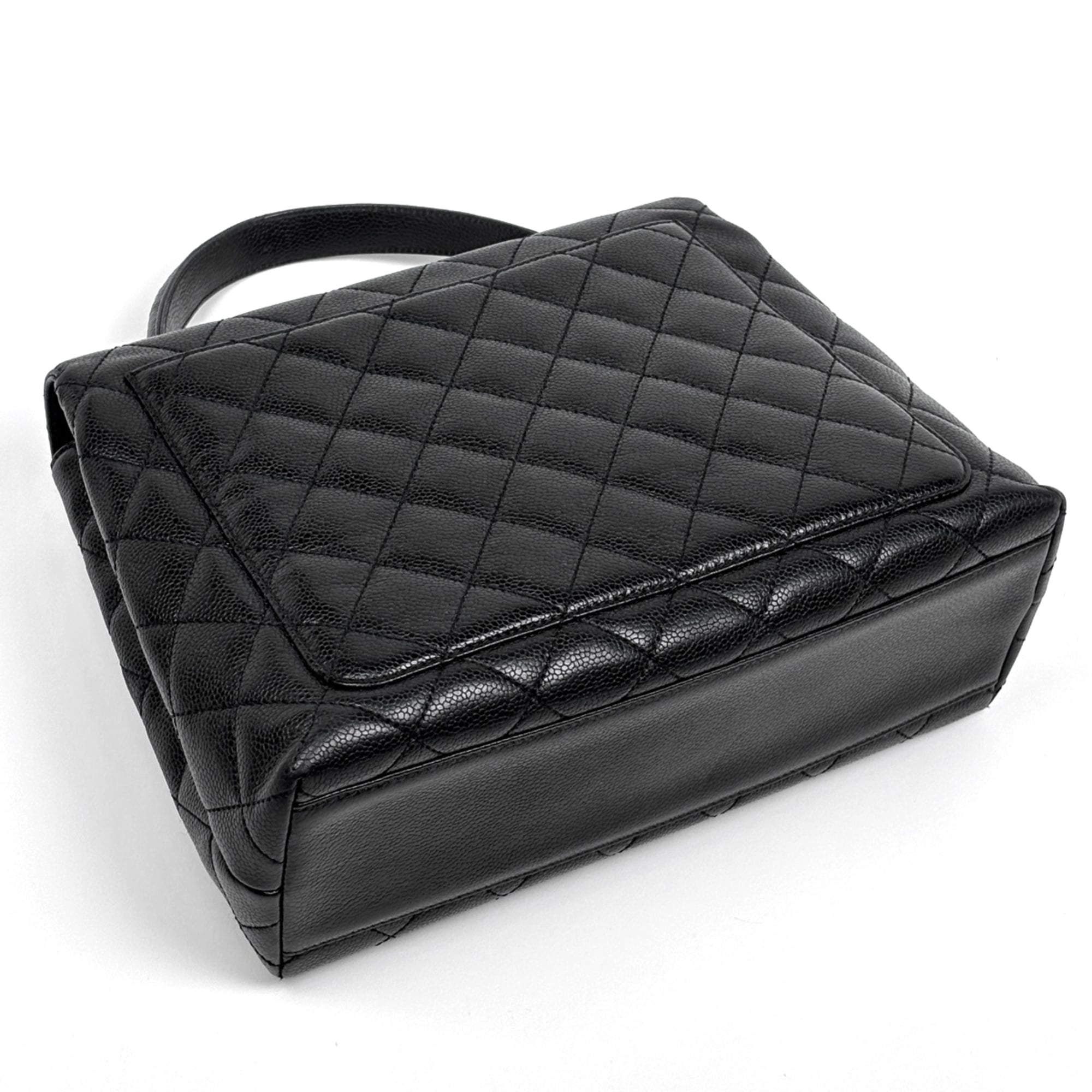 Chanel Matelasse Black Grained Calfskin Handbag (Pre-Owned)