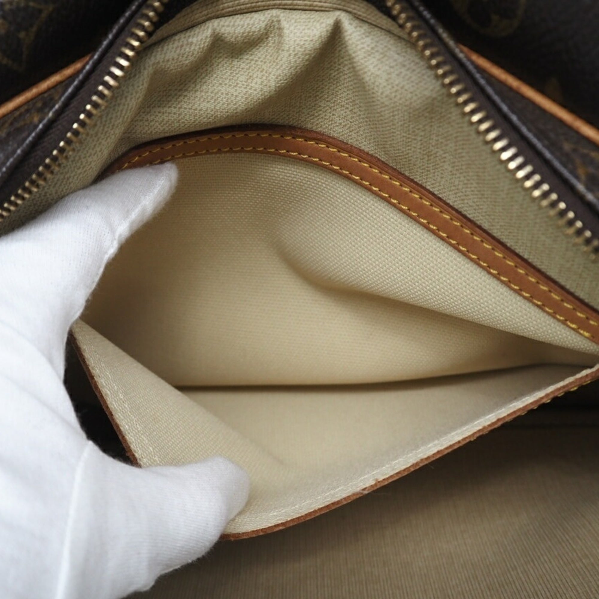 Louis Vuitton Brown Coated Canvas Shoulder Bag (Pre-Owned)