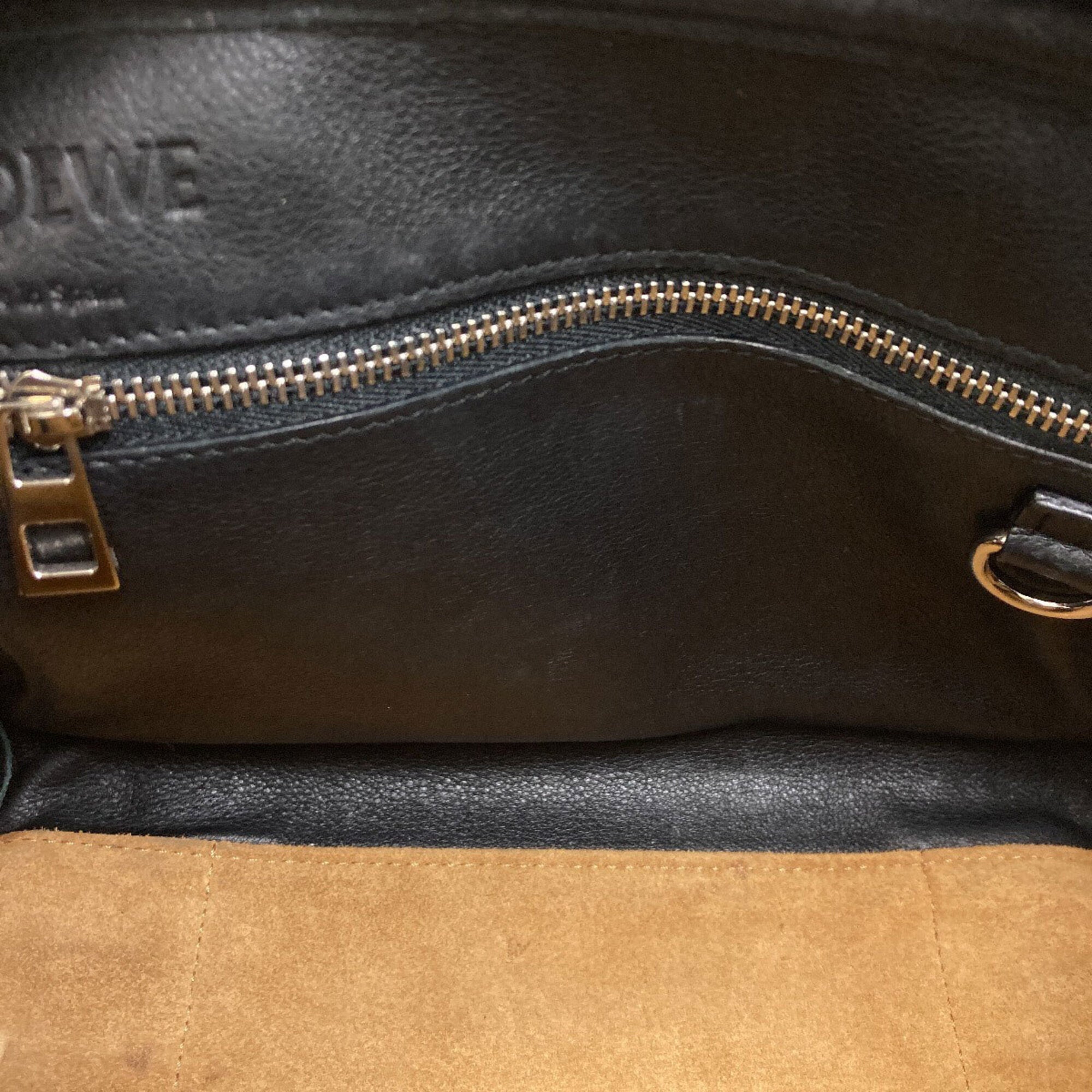 Loewe Black Leather Handbag (Pre-Owned)