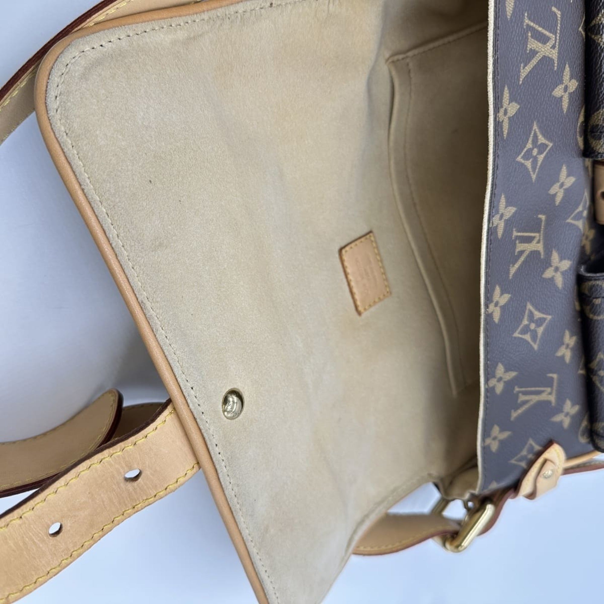 Louis Vuitton Brown Monogram Monogram Shoulder Bag (Pre-Owned)
